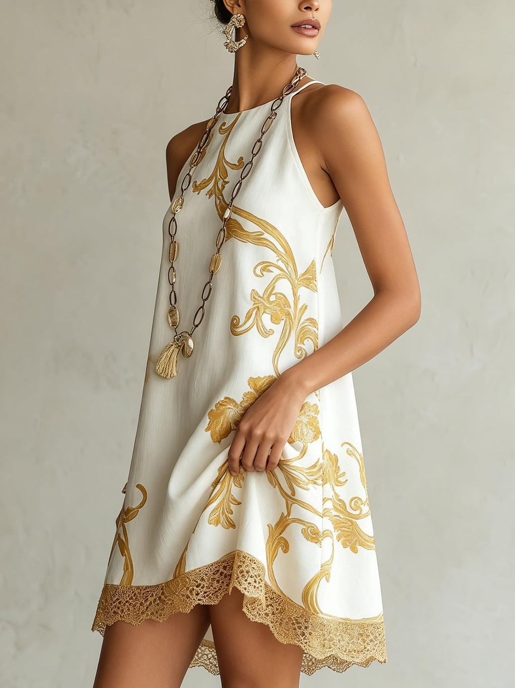 Lucía | Minivestido de encaje blanco con motivos dorados