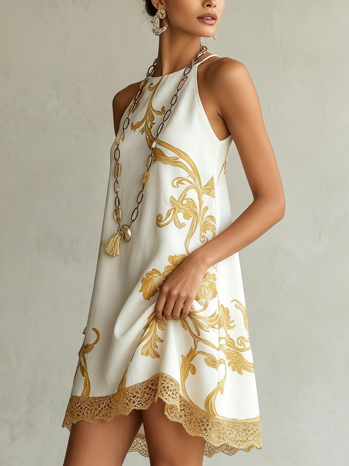 Lucía | Minivestido de encaje blanco con motivos dorados