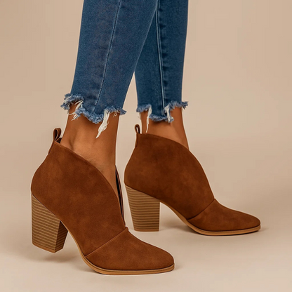 Alfonsina | Botines de calzar con corte en V
