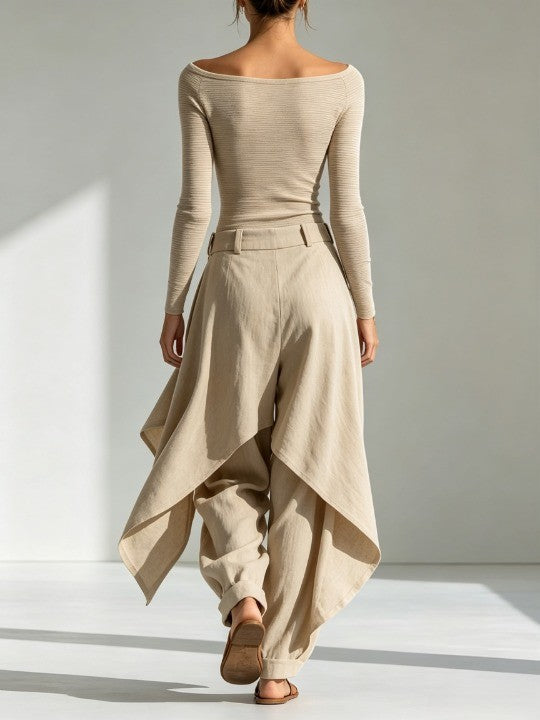 Marta | Conjunto de top beige con cuello barco y pantalón ancho con volantes