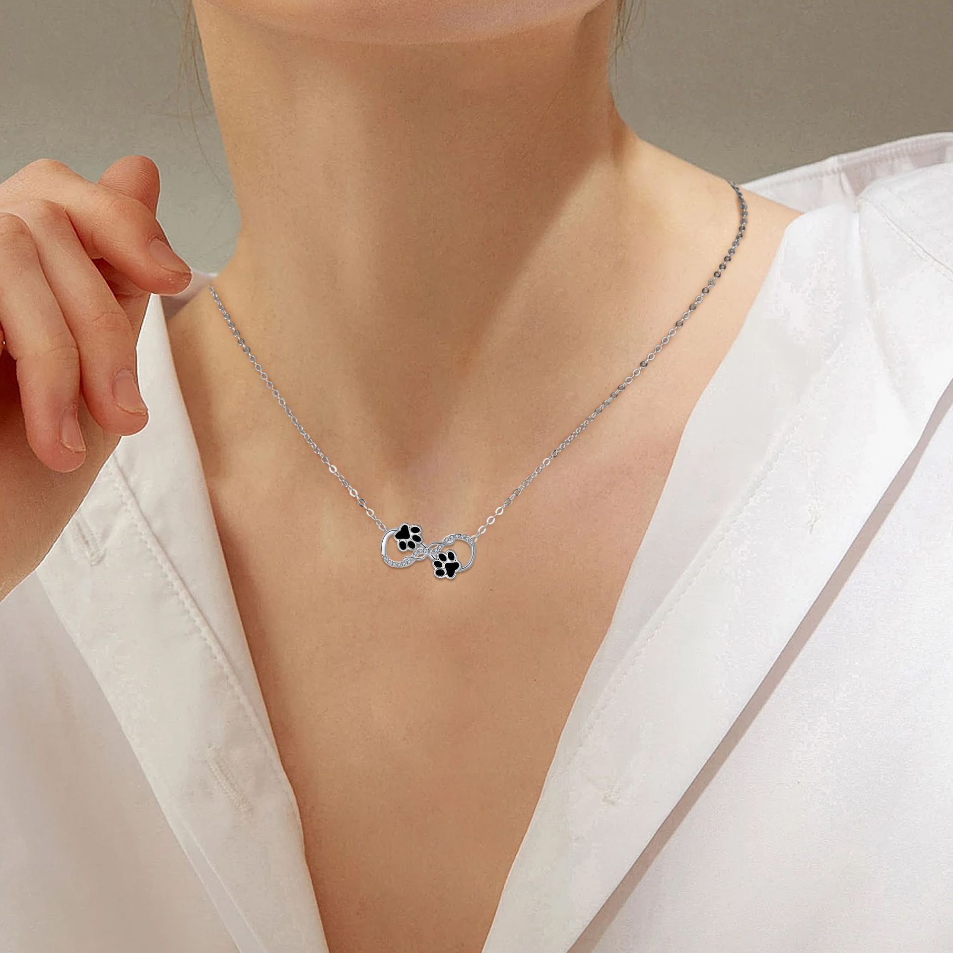 Collar de infinito con circonita