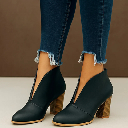 Alfonsina | Botines de calzar con corte en V