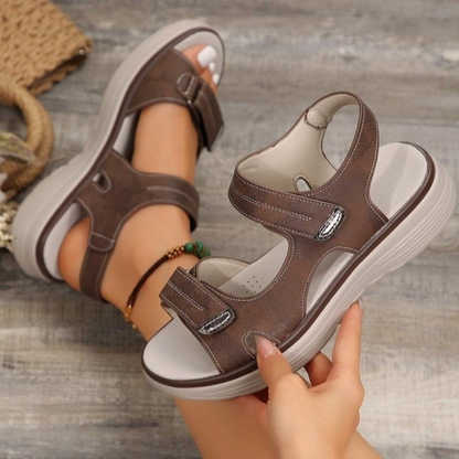 Sandalias cómodas y ajustables Sofia