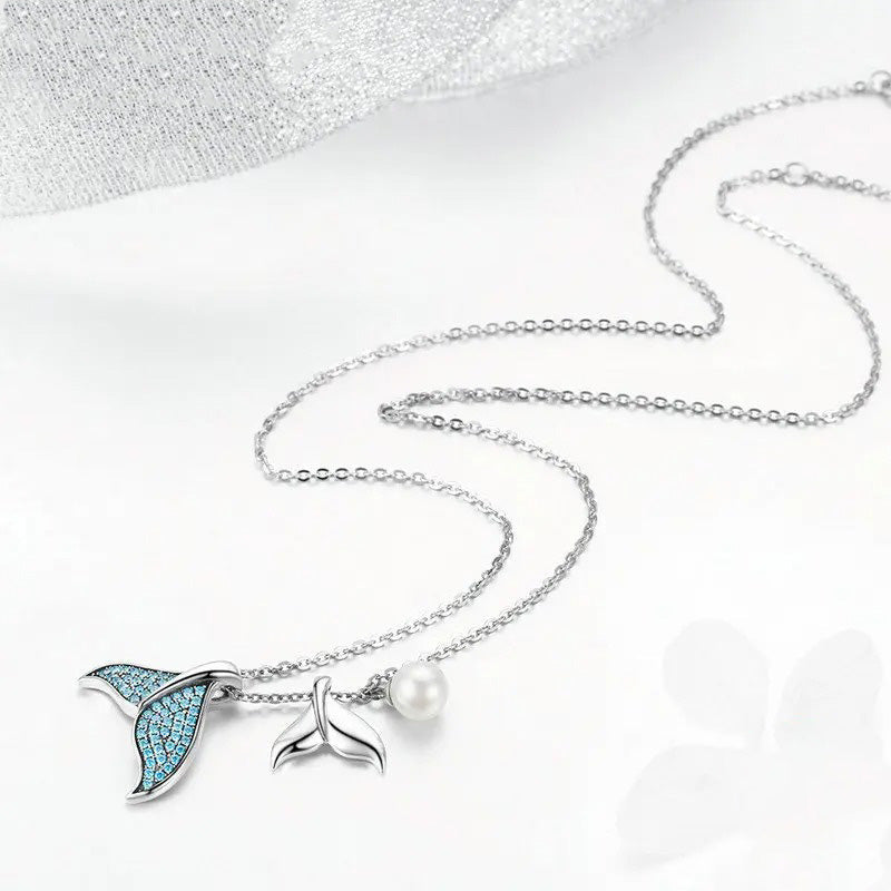 Collar océano con cola de ballena en perlas