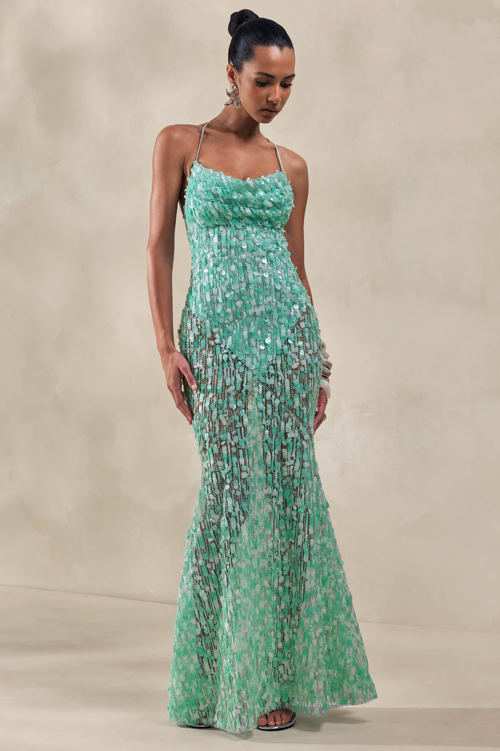 Taryn | Vestido Largo Turquesa con Escote Desbocado y Lentejuelas Premium