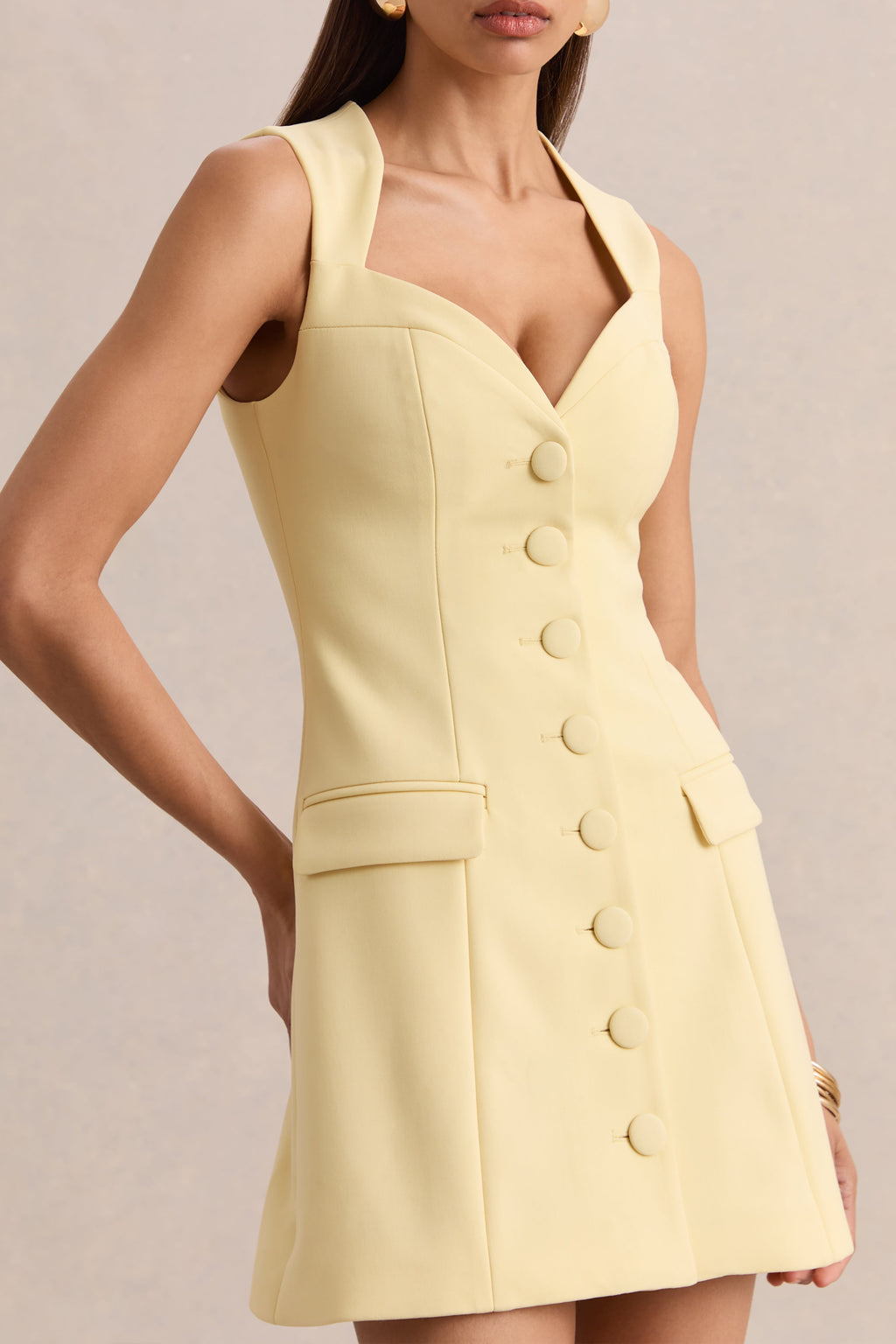 Luxira | Vestido Corto Limón Con Escote Corazón Y Detalle De Botones