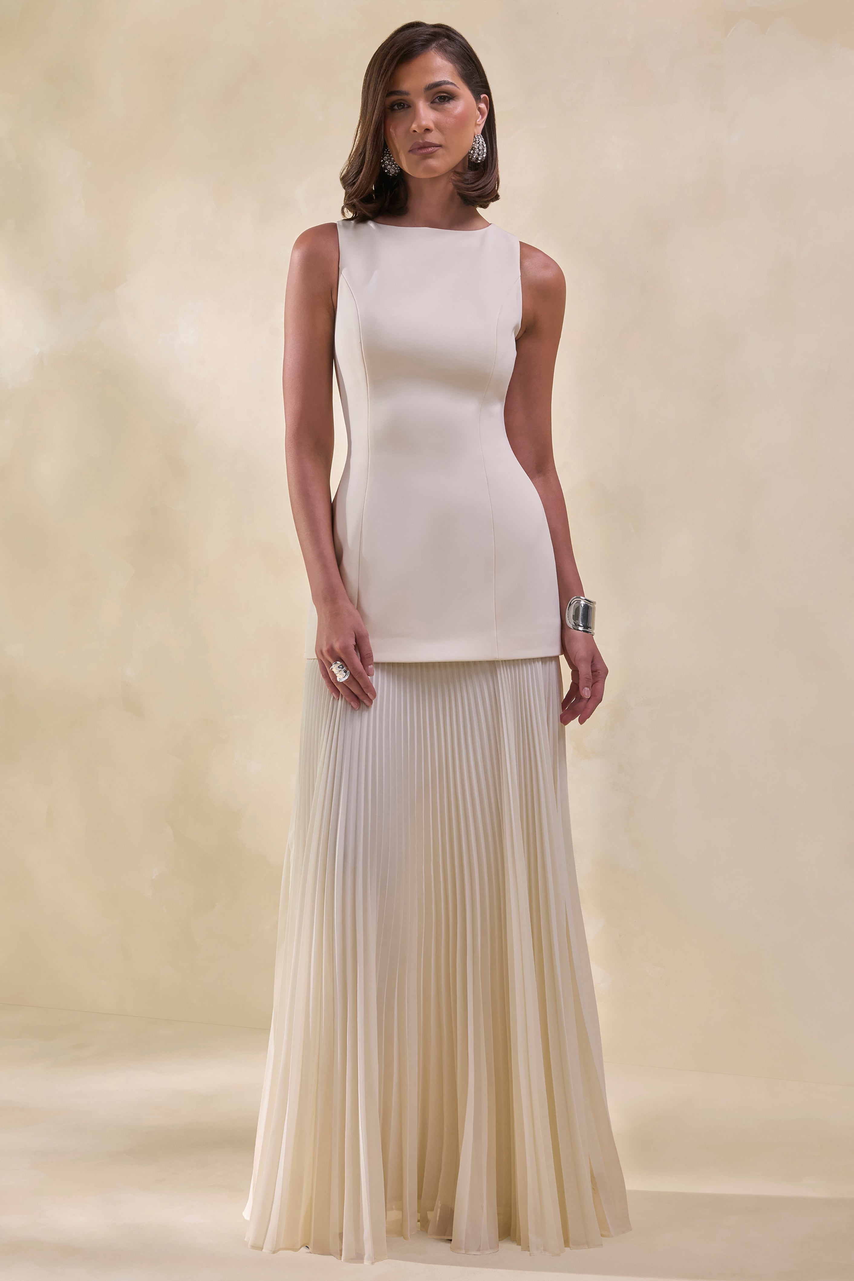 Hadley | Vestido Largo Color Piedra Con Cuello Barco Y Talle Bajo