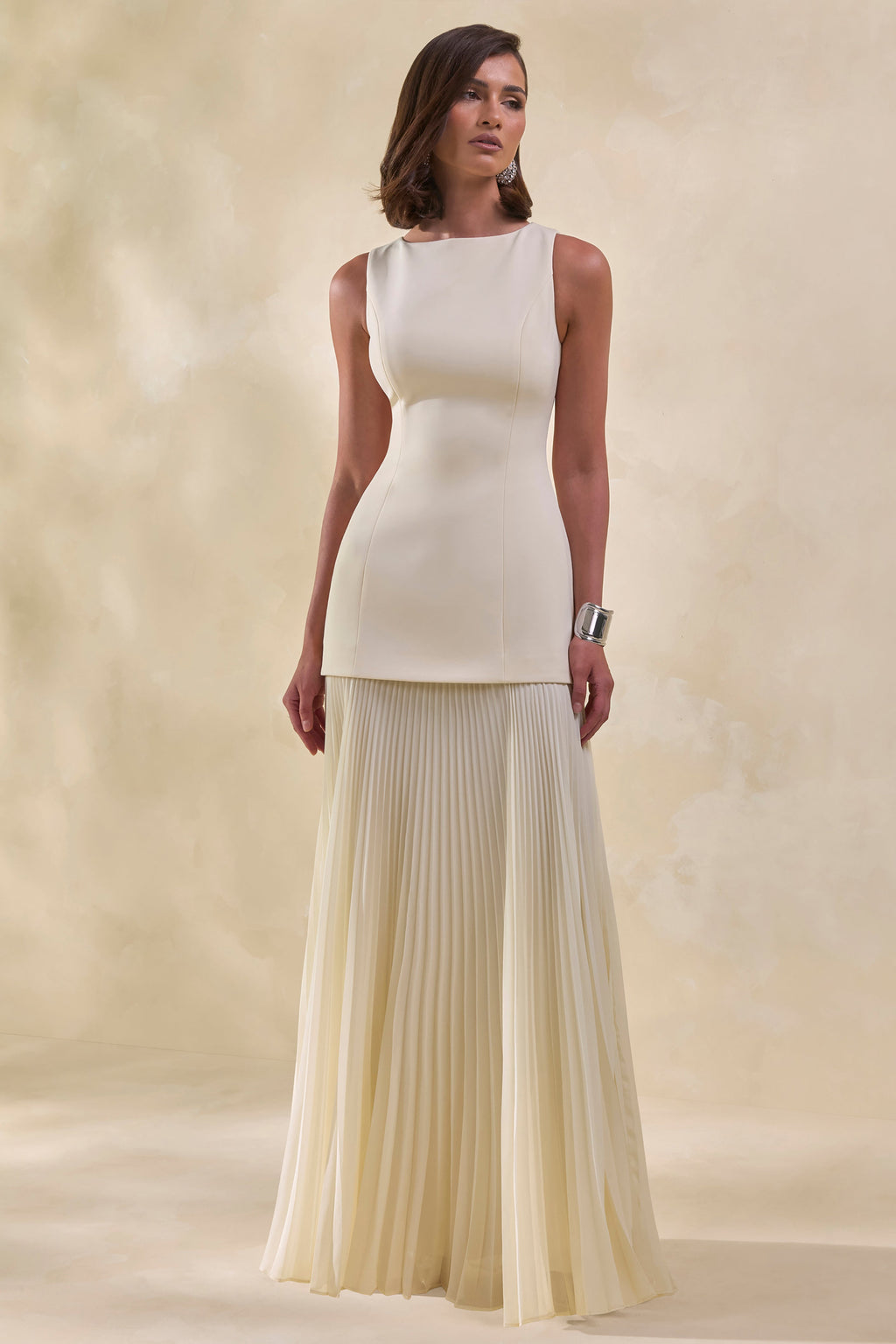 Hadley | Vestido Largo Color Piedra Con Cuello Barco Y Talle Bajo