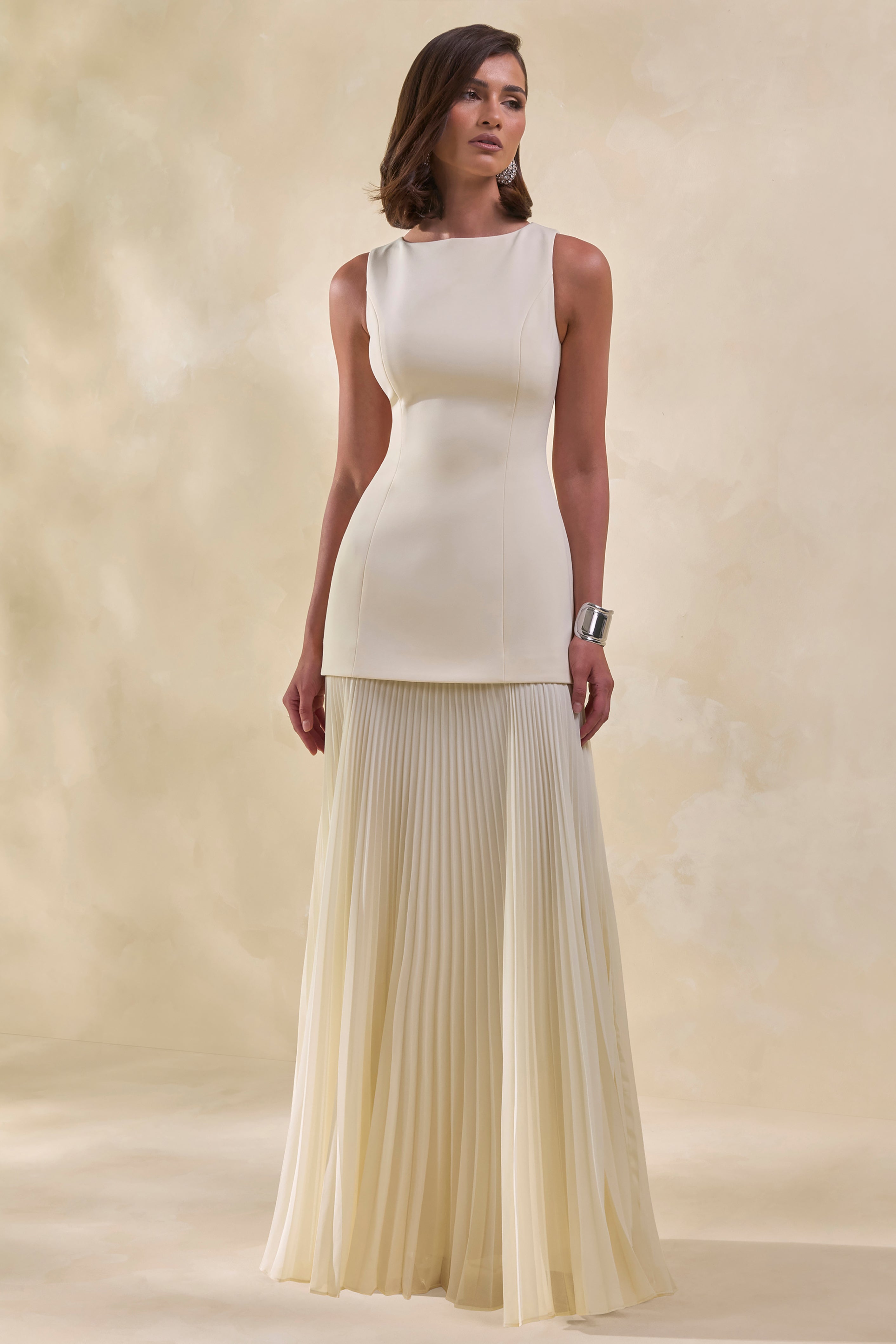 Hadley | Vestido Largo Color Piedra Con Cuello Barco Y Talle Bajo