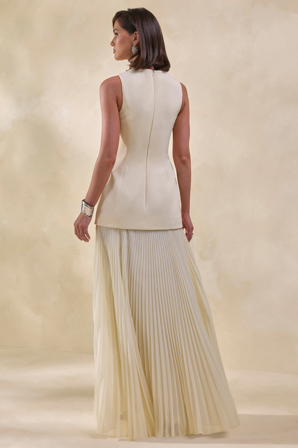 Hadley | Vestido Largo Color Piedra Con Cuello Barco Y Talle Bajo