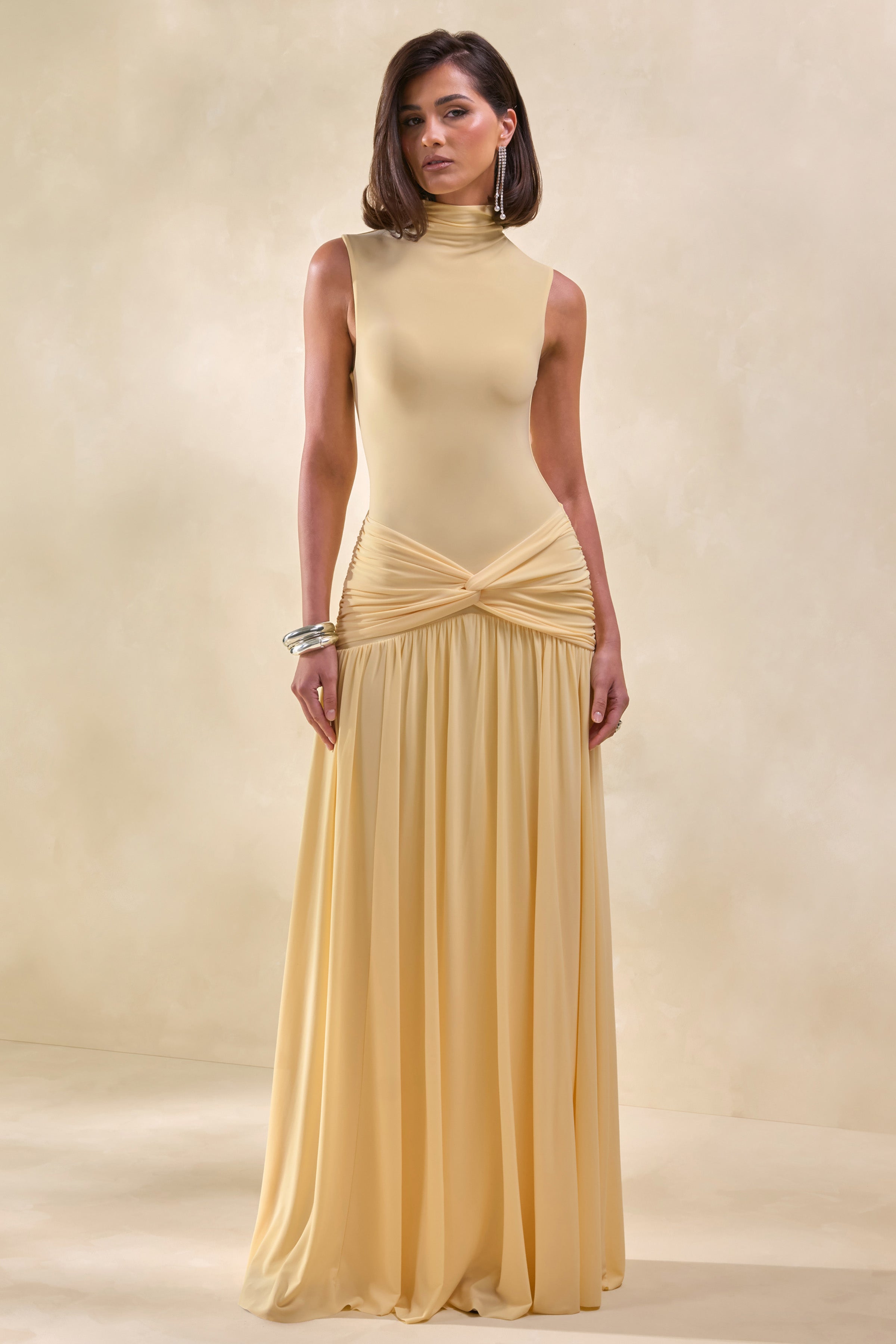 Glimora | Vestido Largo Limón de Cuello Alto con Detalle Fruncido