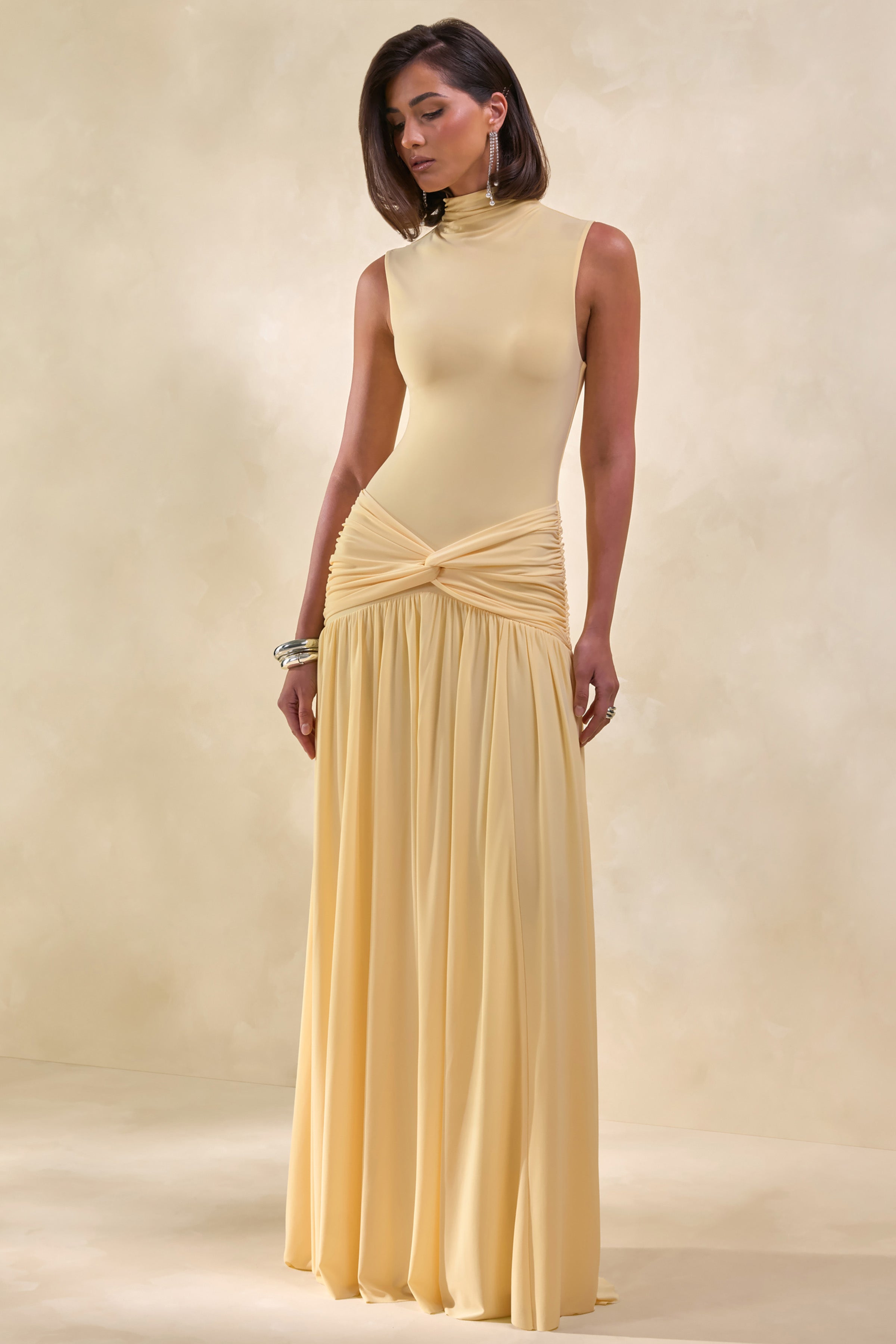 Glimora | Vestido Largo Limón de Cuello Alto con Detalle Fruncido