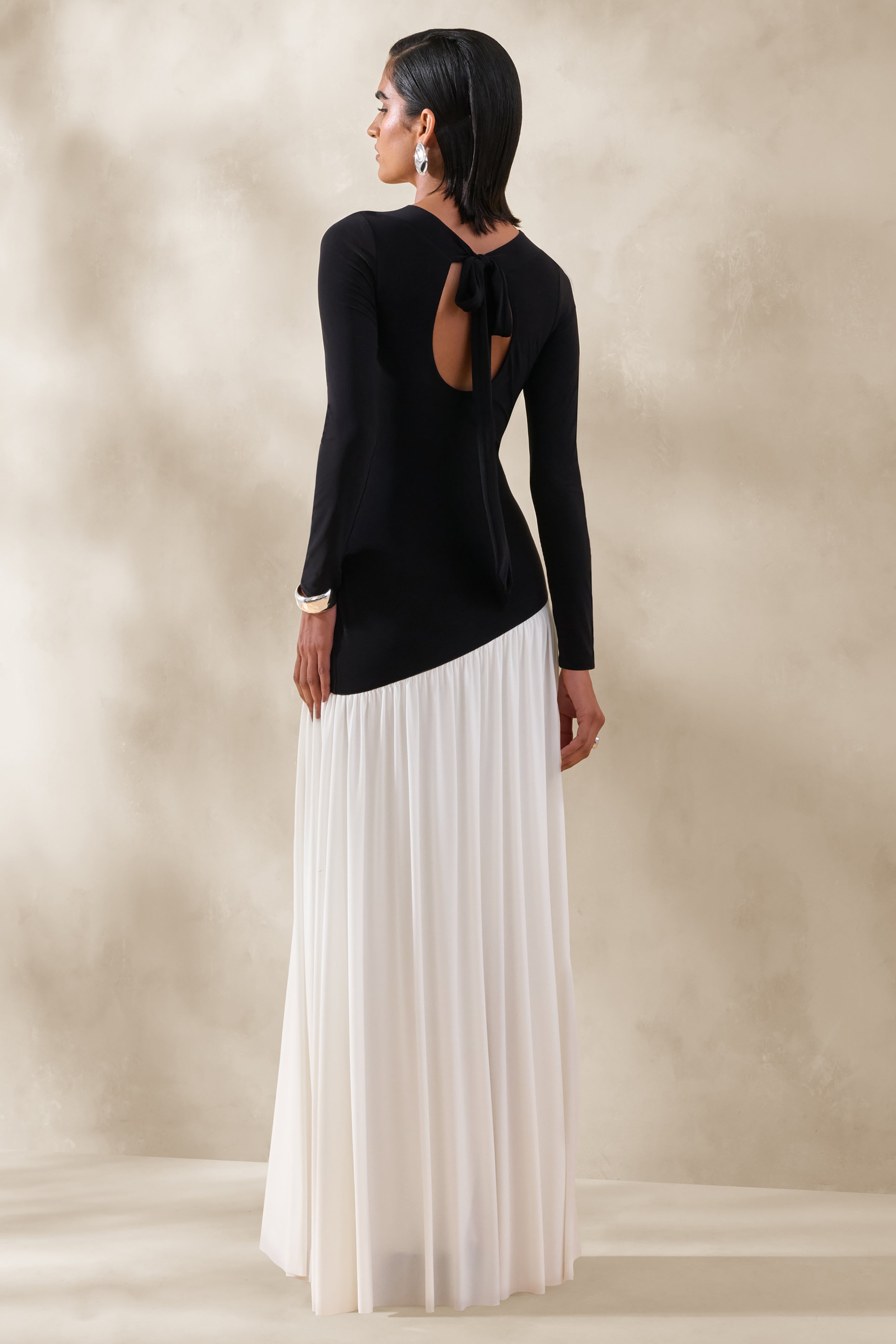 Jasira | Negro y Blanco Cuello Redondo Vestido Largo con Cintura Caída Asimétrica