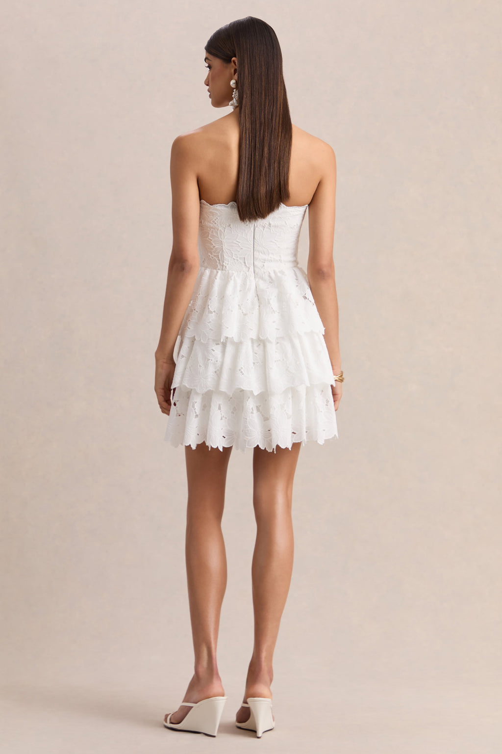 Winona | Vestido Corto De Encaje Blanco Con Escote Cuadrado Y Detalle De Volantes