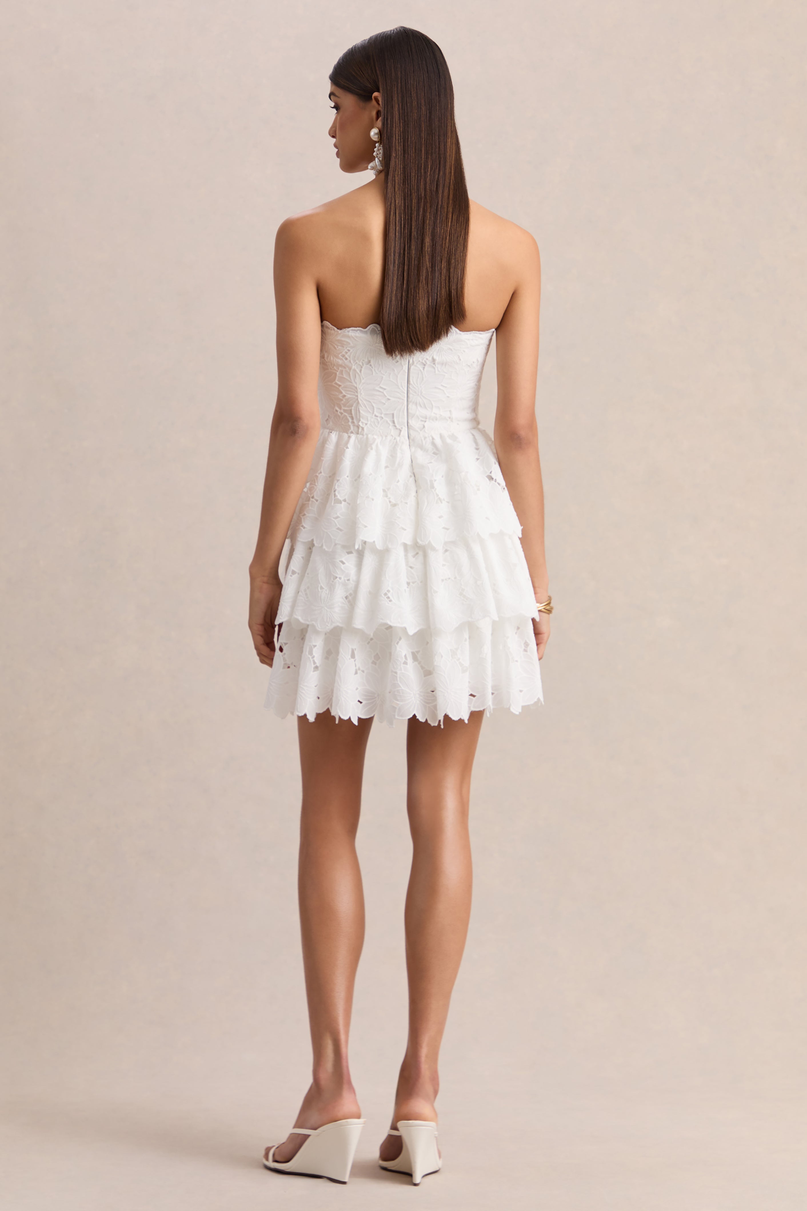 Winona | Vestido Corto De Encaje Blanco Con Escote Cuadrado Y Detalle De Volantes