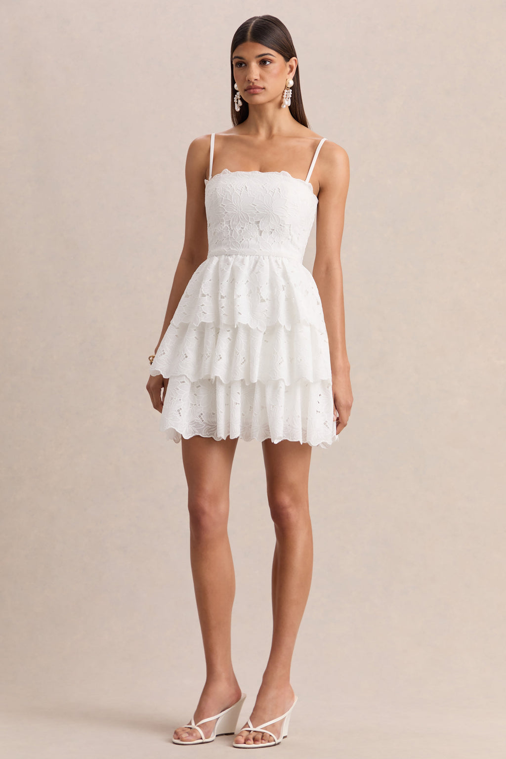 Winona | Vestido Corto De Encaje Blanco Con Escote Cuadrado Y Detalle De Volantes