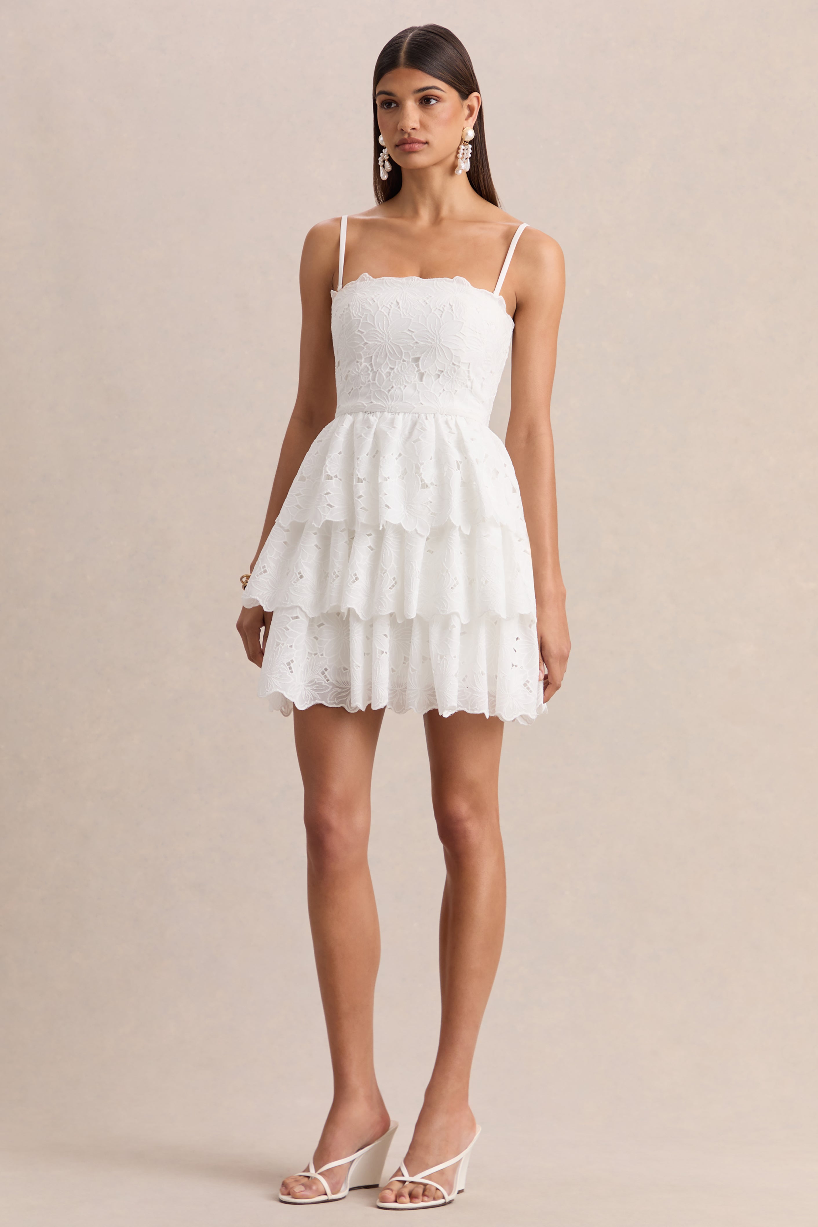 Winona | Vestido Corto De Encaje Blanco Con Escote Cuadrado Y Detalle De Volantes