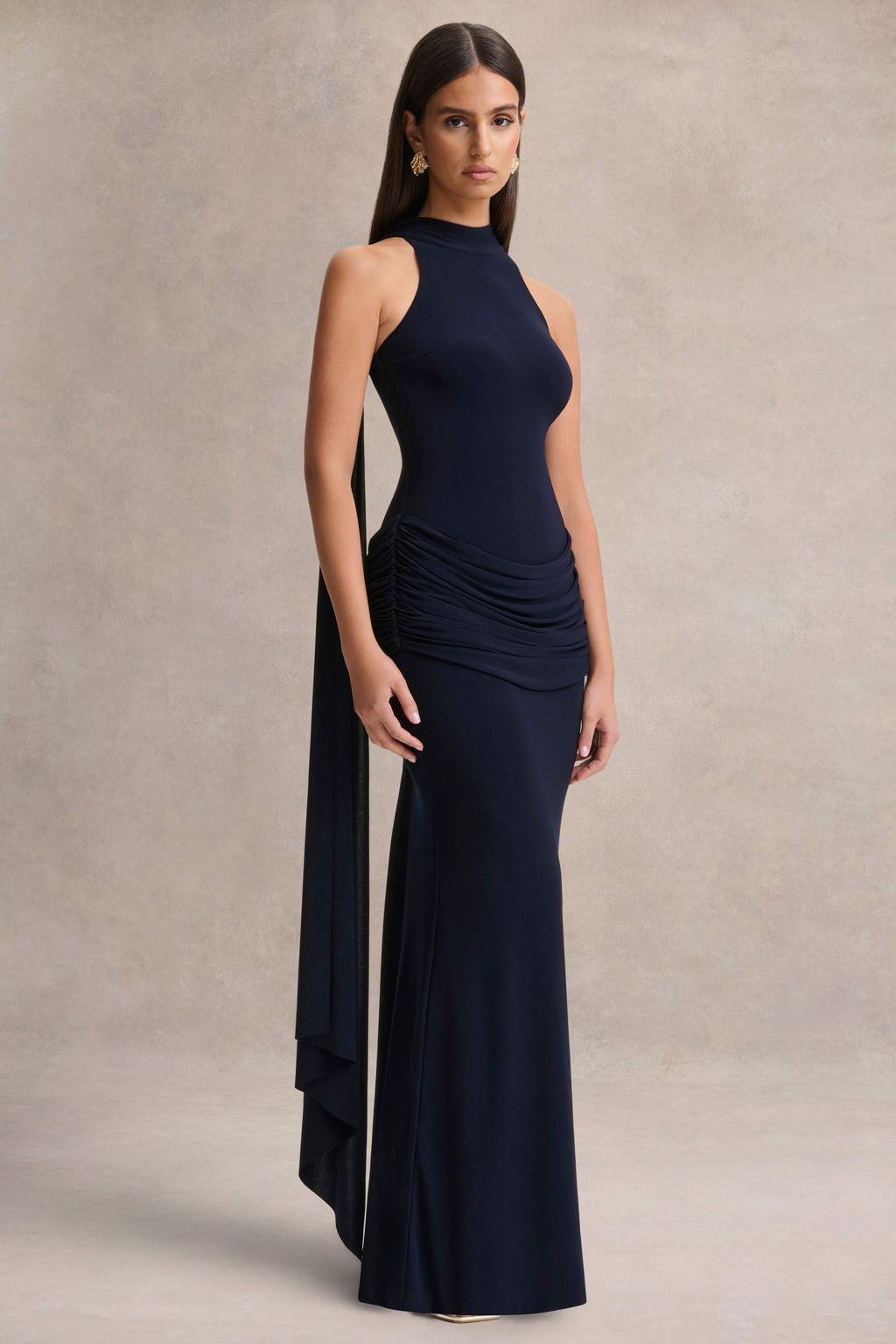 Hesperia | Vestido Largo Azul Marino de Cuello Alto con Detalle Drapeado y Bufanda