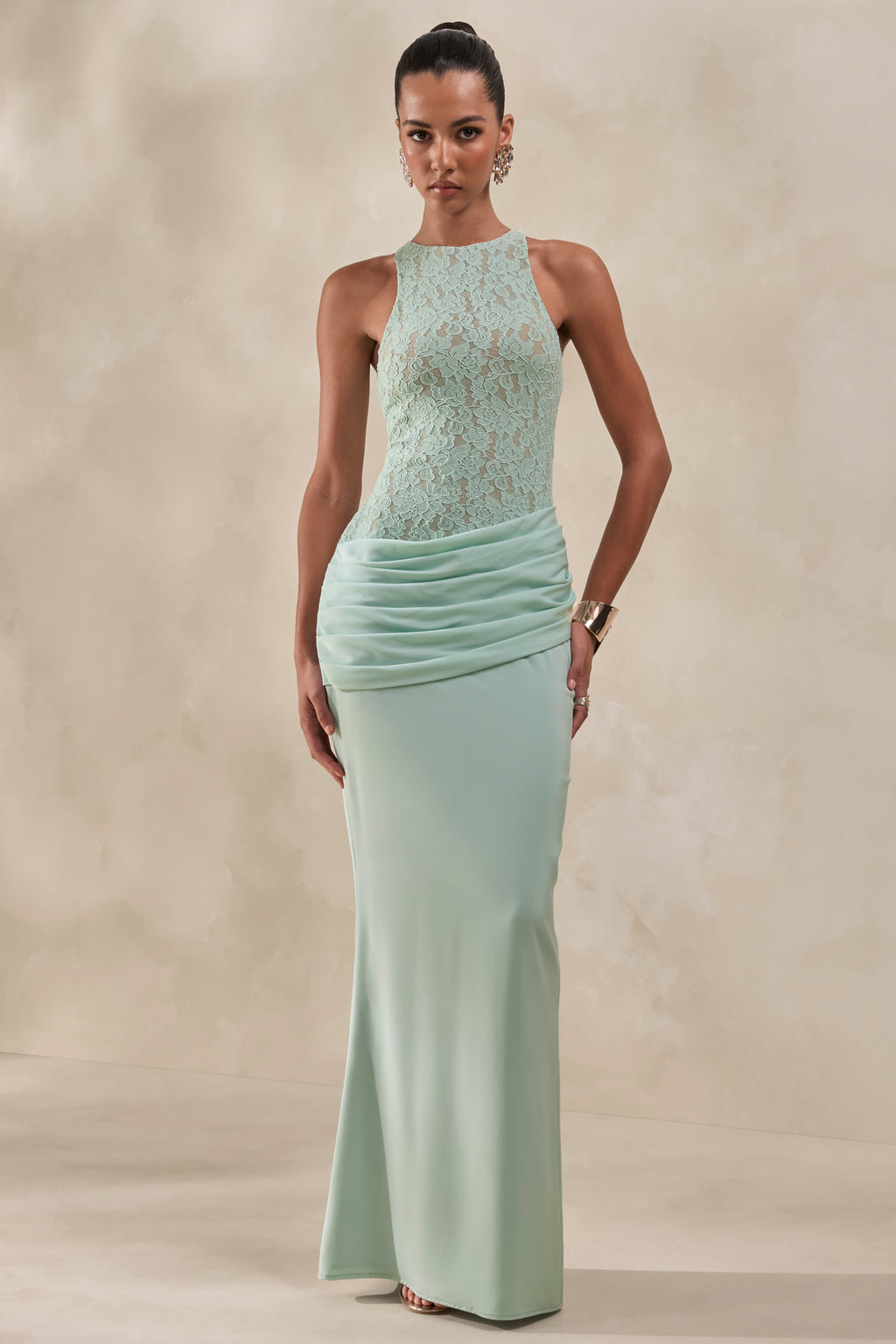 Anthelia | Vestido Largo Verde Menta De Satén Y Encaje Con Cuello Nadador Y Detalle Drapeado