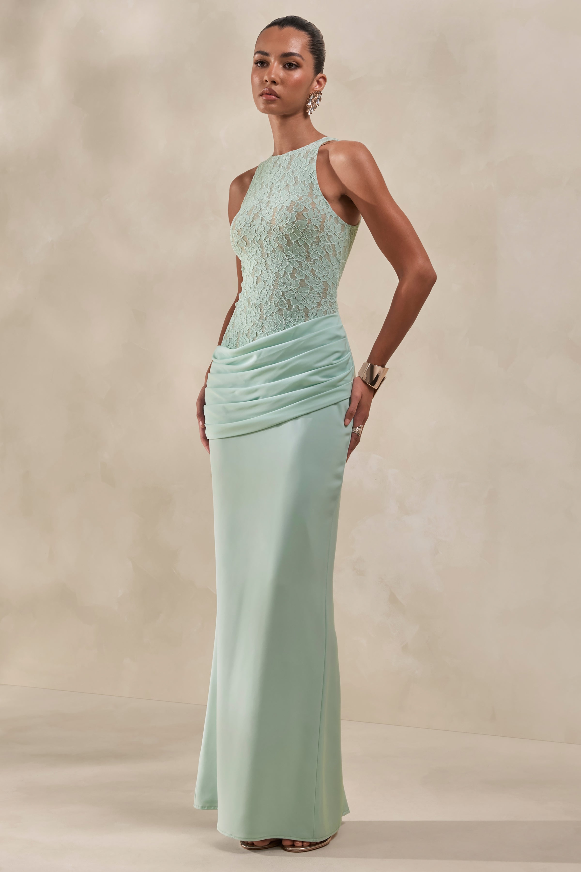 Anthelia | Vestido Largo Verde Menta De Satén Y Encaje Con Cuello Nadador Y Detalle Drapeado