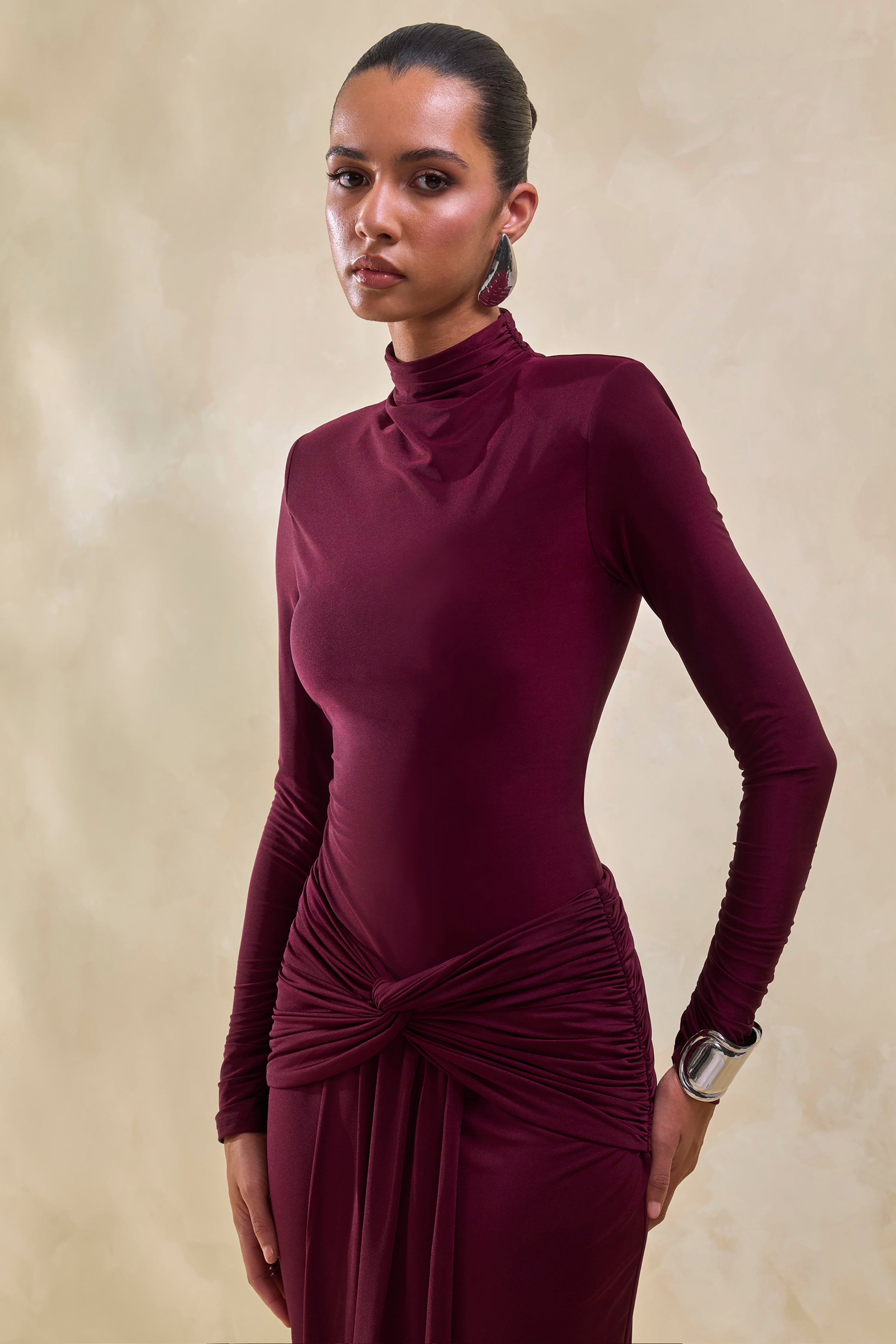 Lyanna | Body Tanga Borgoña Con Cuello Alto