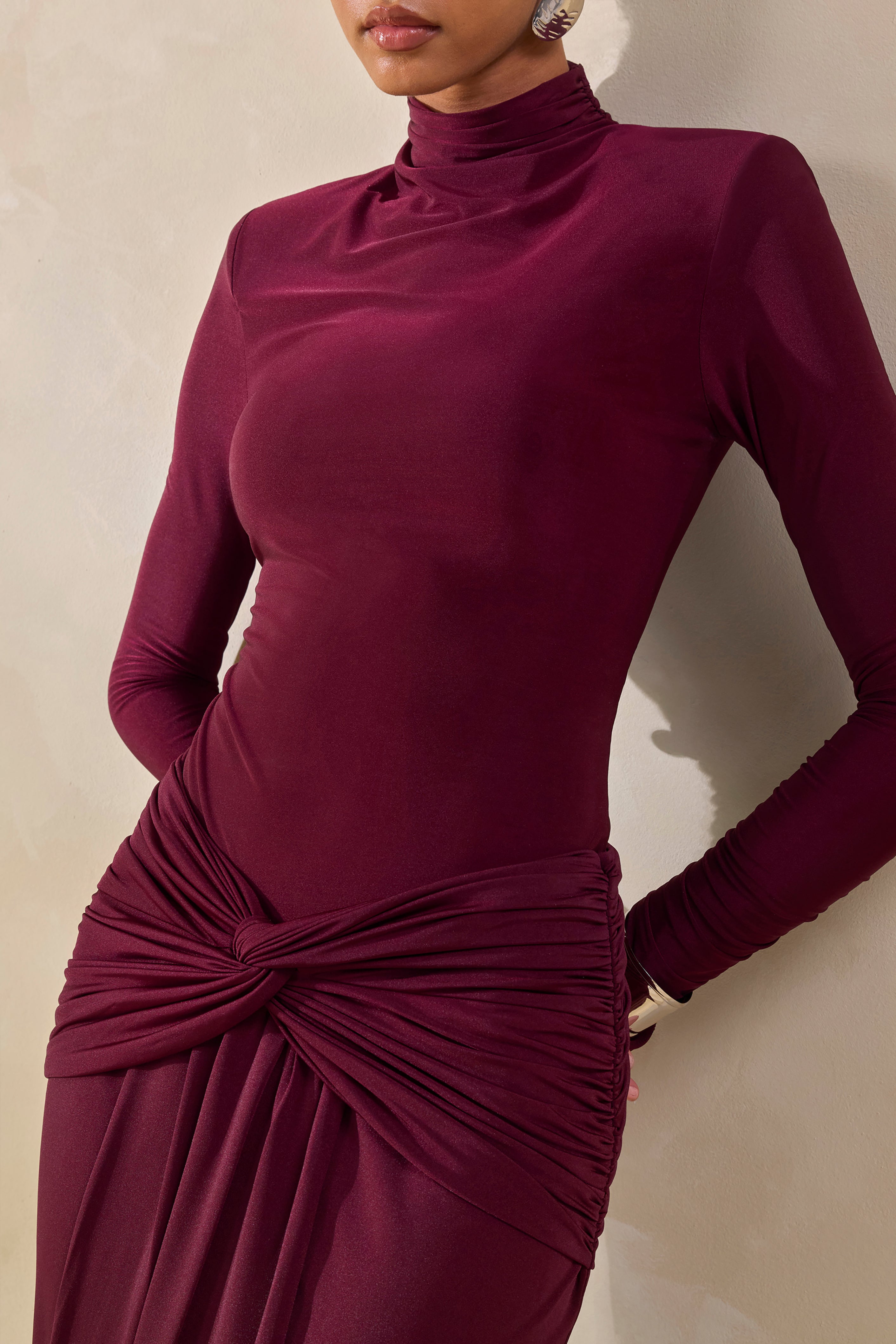 Lyanna | Body Tanga Borgoña Con Cuello Alto