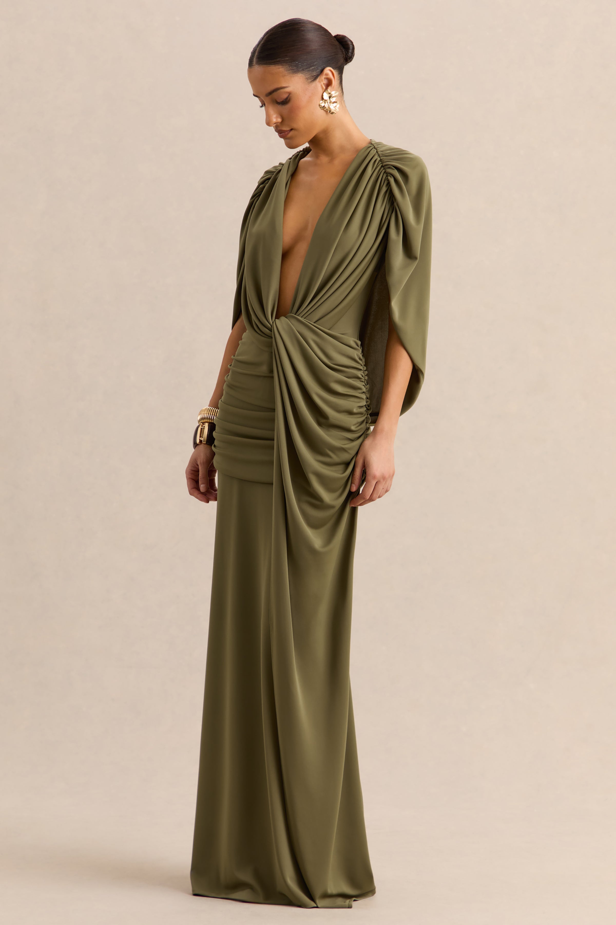 Marisea | Vestido Largo Verde de Escote Pronunciado con Mangas Capa