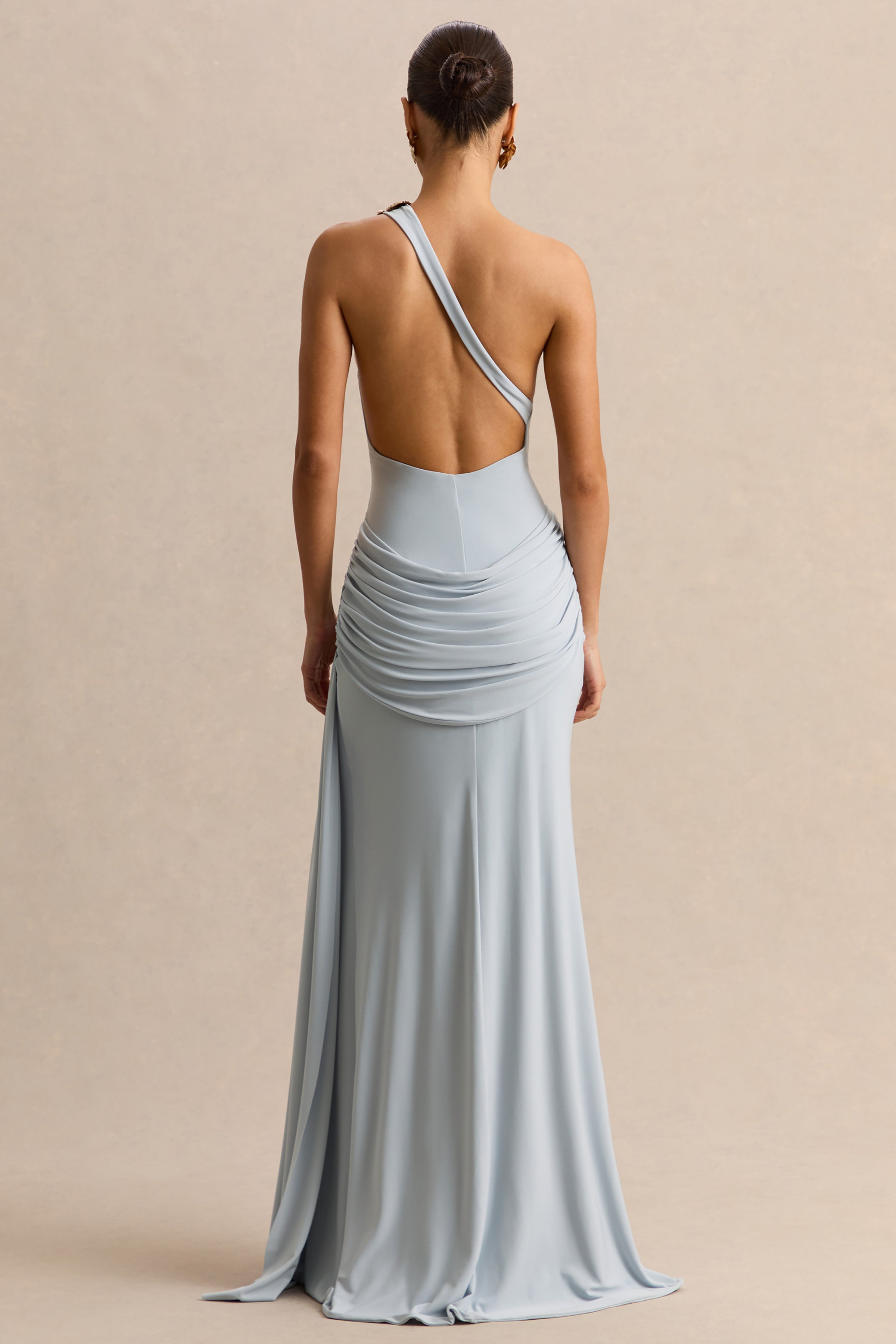 Belrose | Vestido Largo Azul de Escote Asimétrico con Detalle Dorado y Abertura Frontal Alta