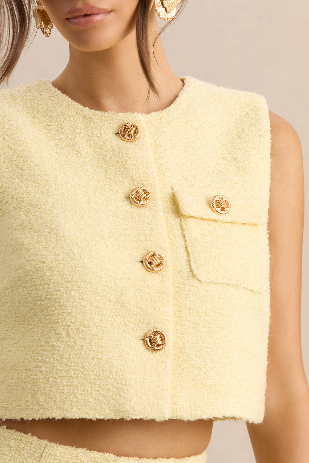 Emara | Top color limón con escote redondo y detalle de botones