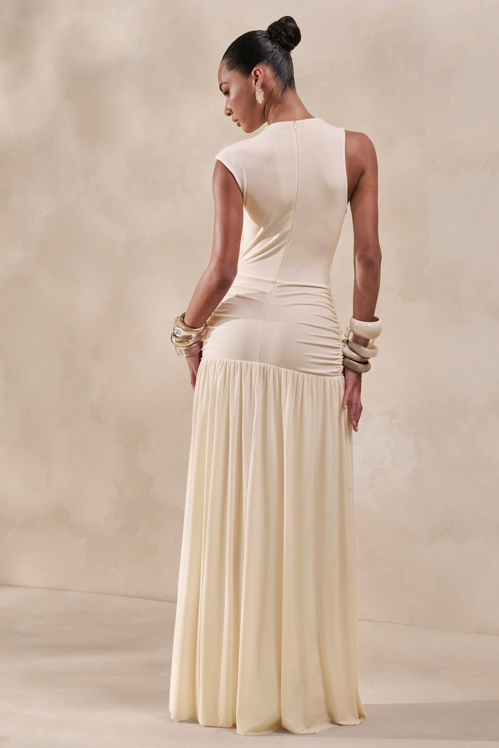 Myssara | Vestido Largo Crema de Cuello Alto con Detalle Drapeado