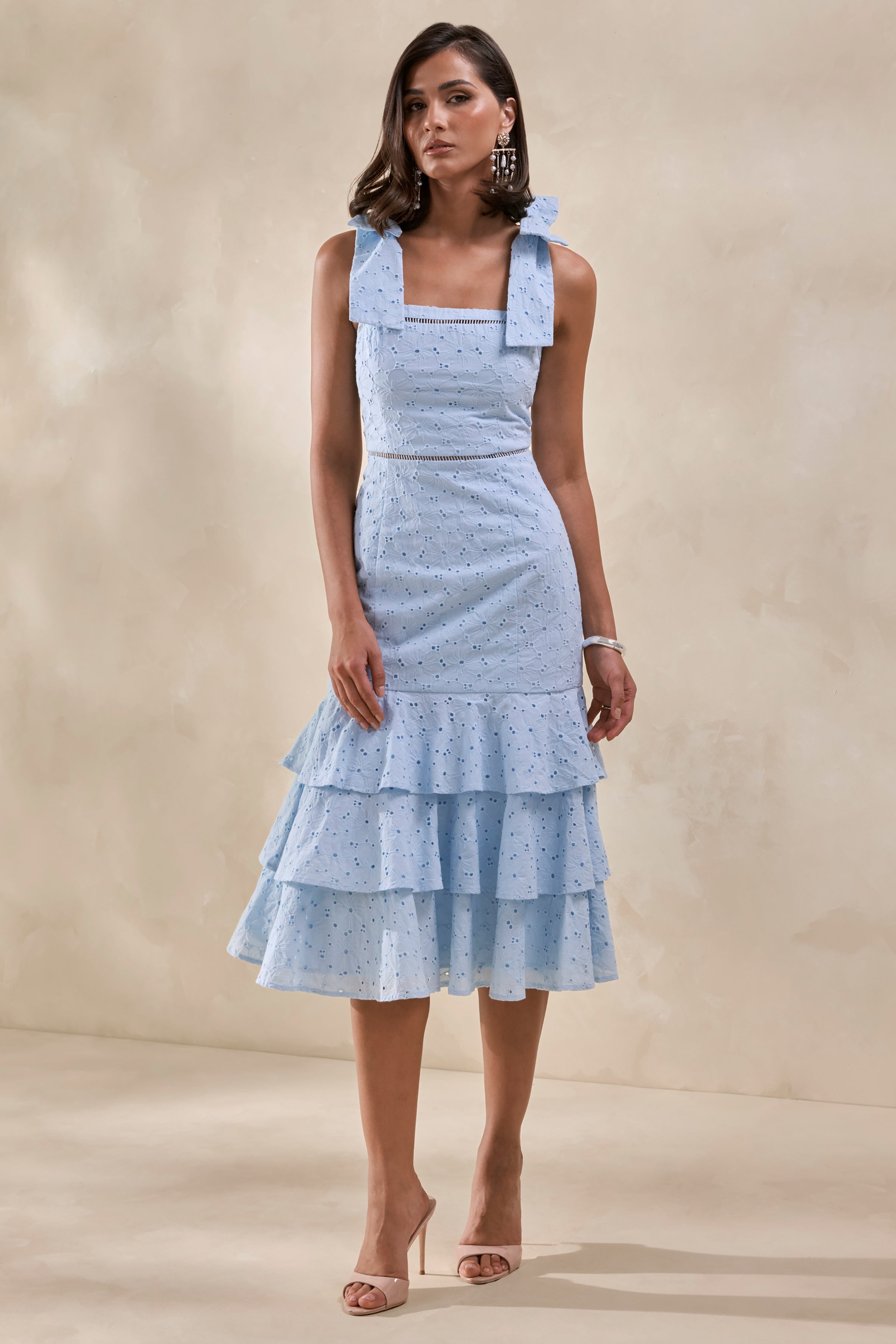 Velissia | Vestido Midi Azul De Broderie Con Escote Cuadrado, Mangas Con Lazos Y Bajo Con Volantes