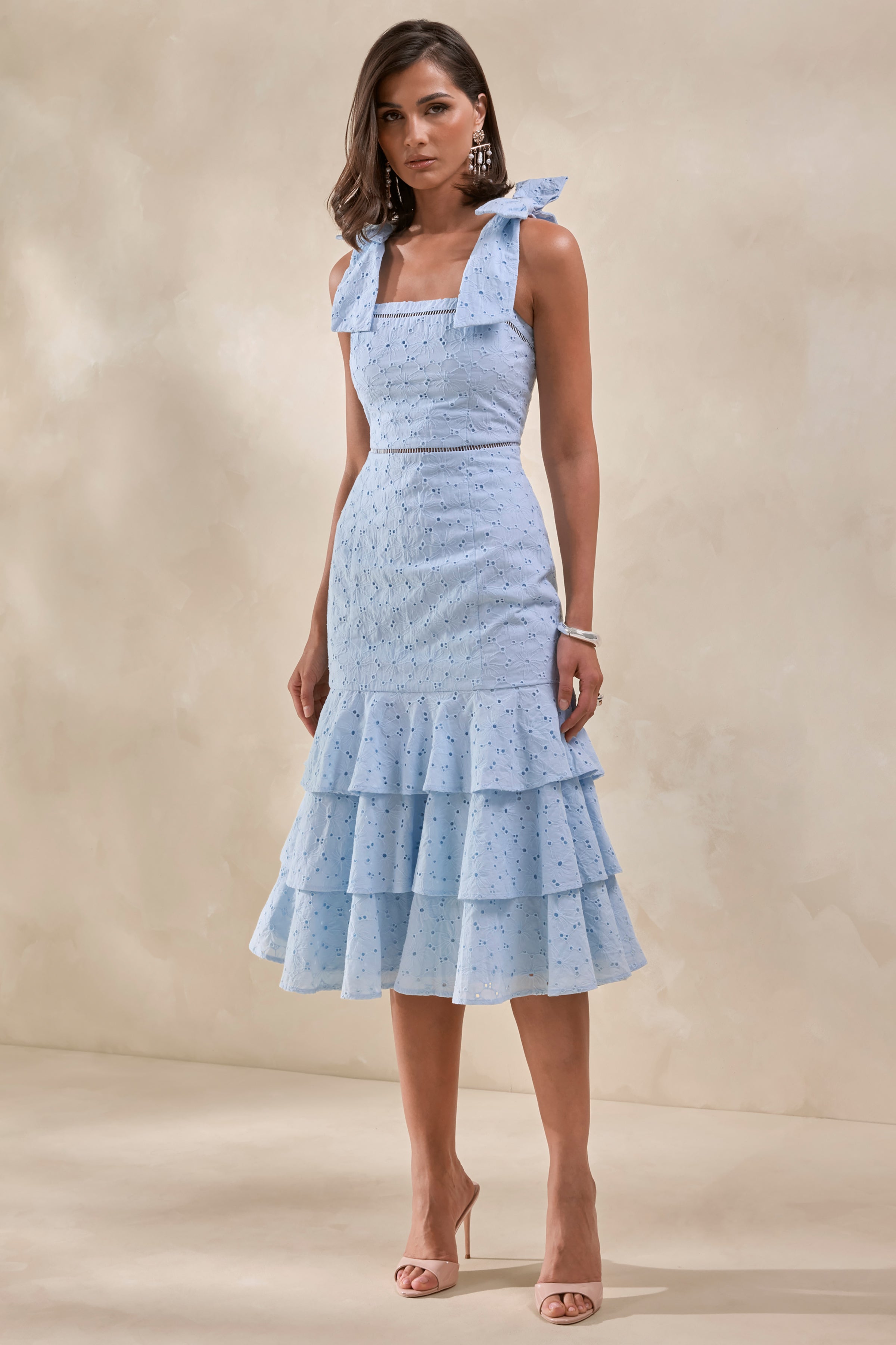 Velissia | Vestido Midi Azul De Broderie Con Escote Cuadrado, Mangas Con Lazos Y Bajo Con Volantes
