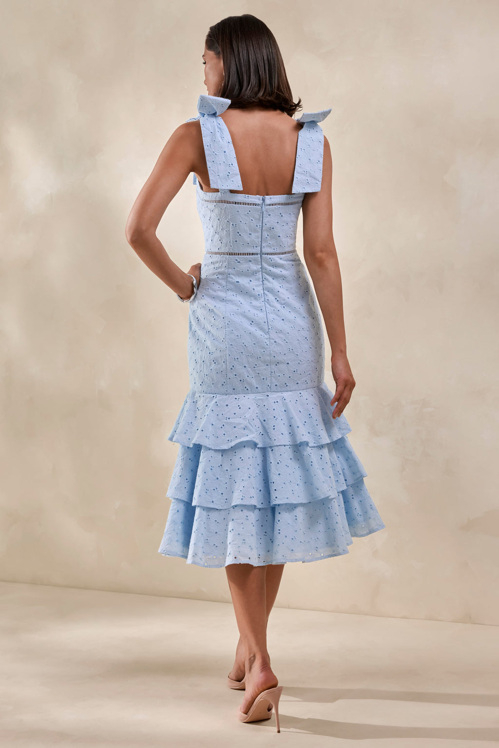 Velissia | Vestido Midi Azul De Broderie Con Escote Cuadrado, Mangas Con Lazos Y Bajo Con Volantes