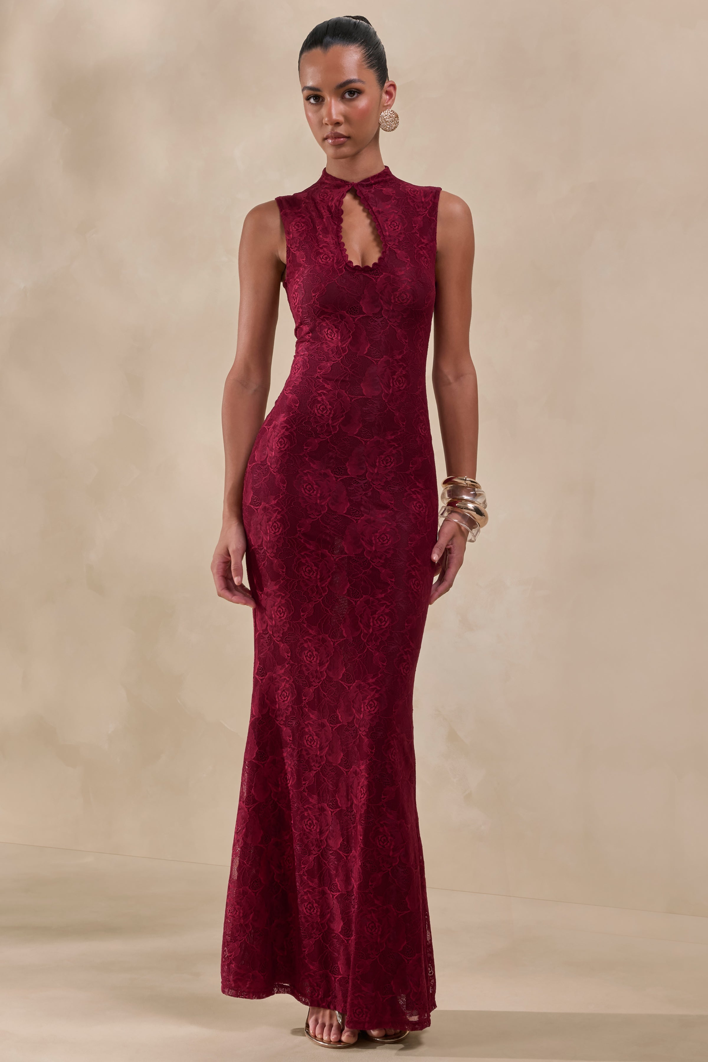 Ravissa | Vestido Largo Borgoña De Encaje Con Cuello Alto