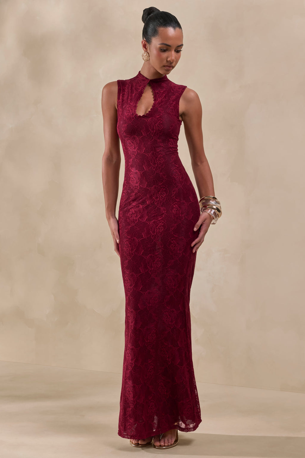 Ravissa | Vestido Largo Borgoña De Encaje Con Cuello Alto