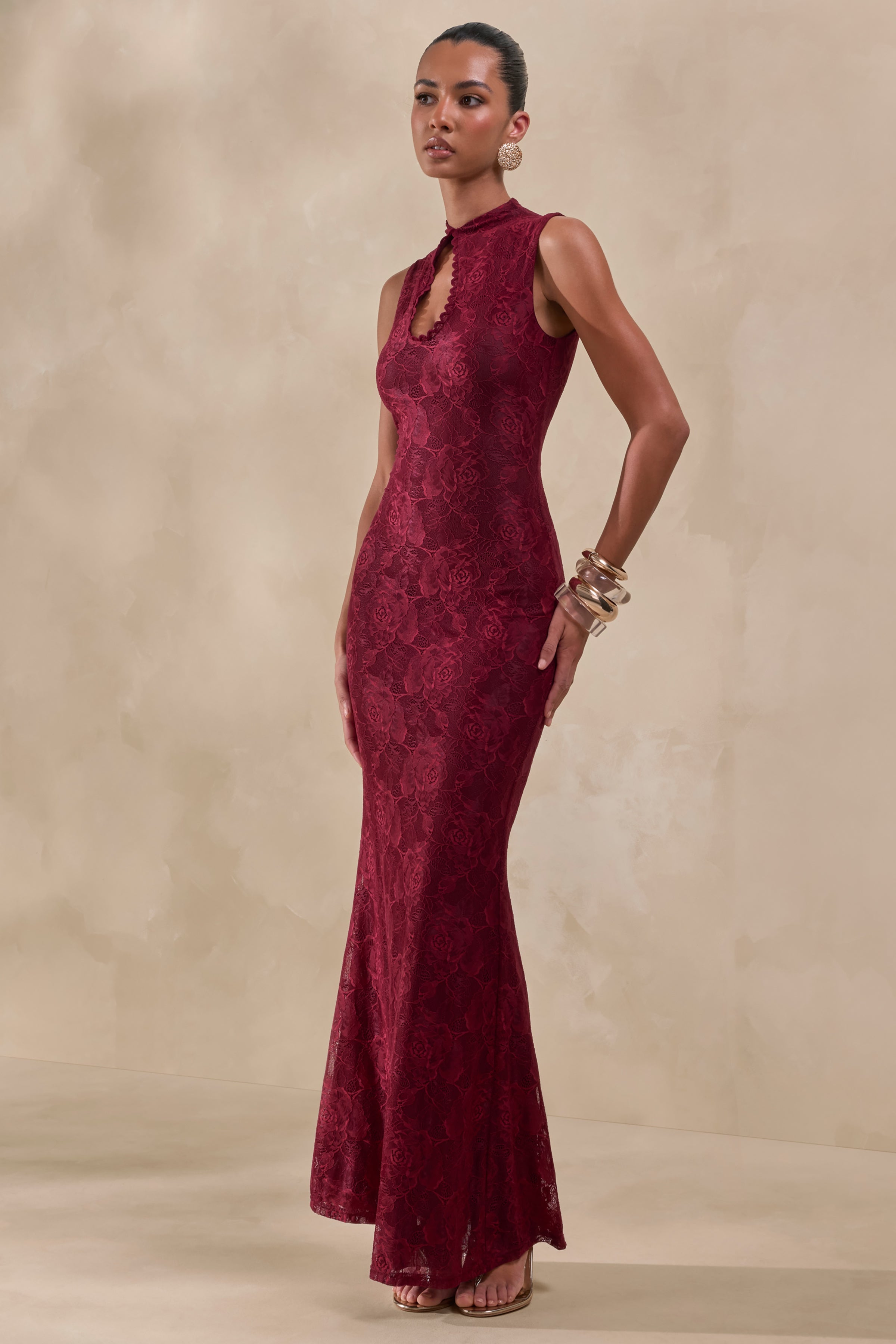 Ravissa | Vestido Largo Borgoña De Encaje Con Cuello Alto
