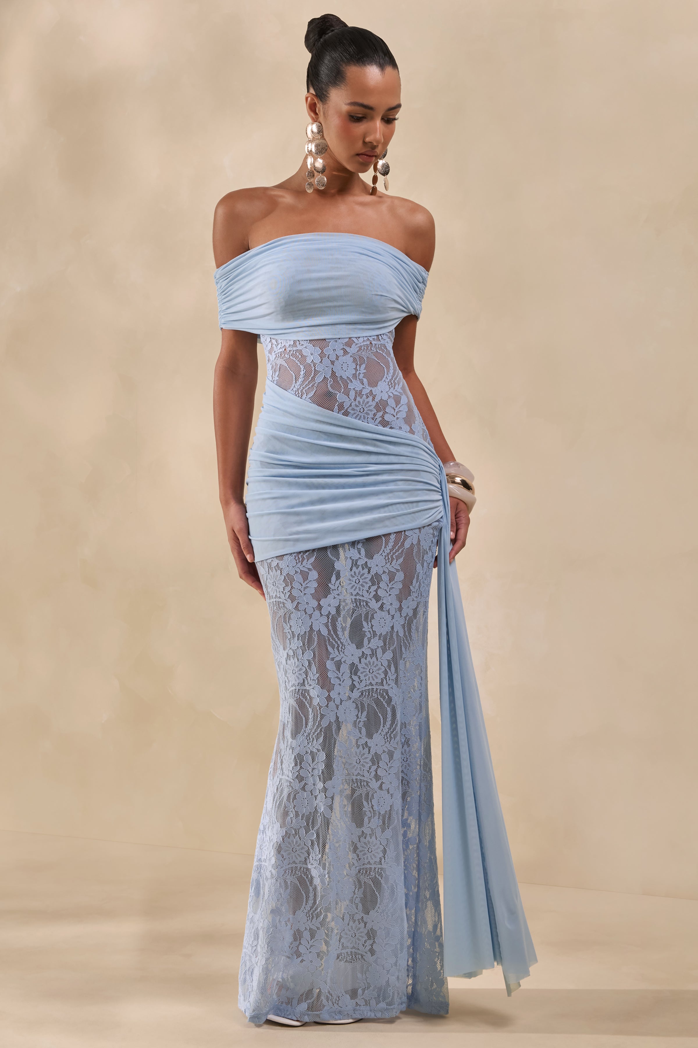 Enavine | Vestido Largo Azul Empolvado De Encaje Con Escote Bardot Y Detalle Fruncido