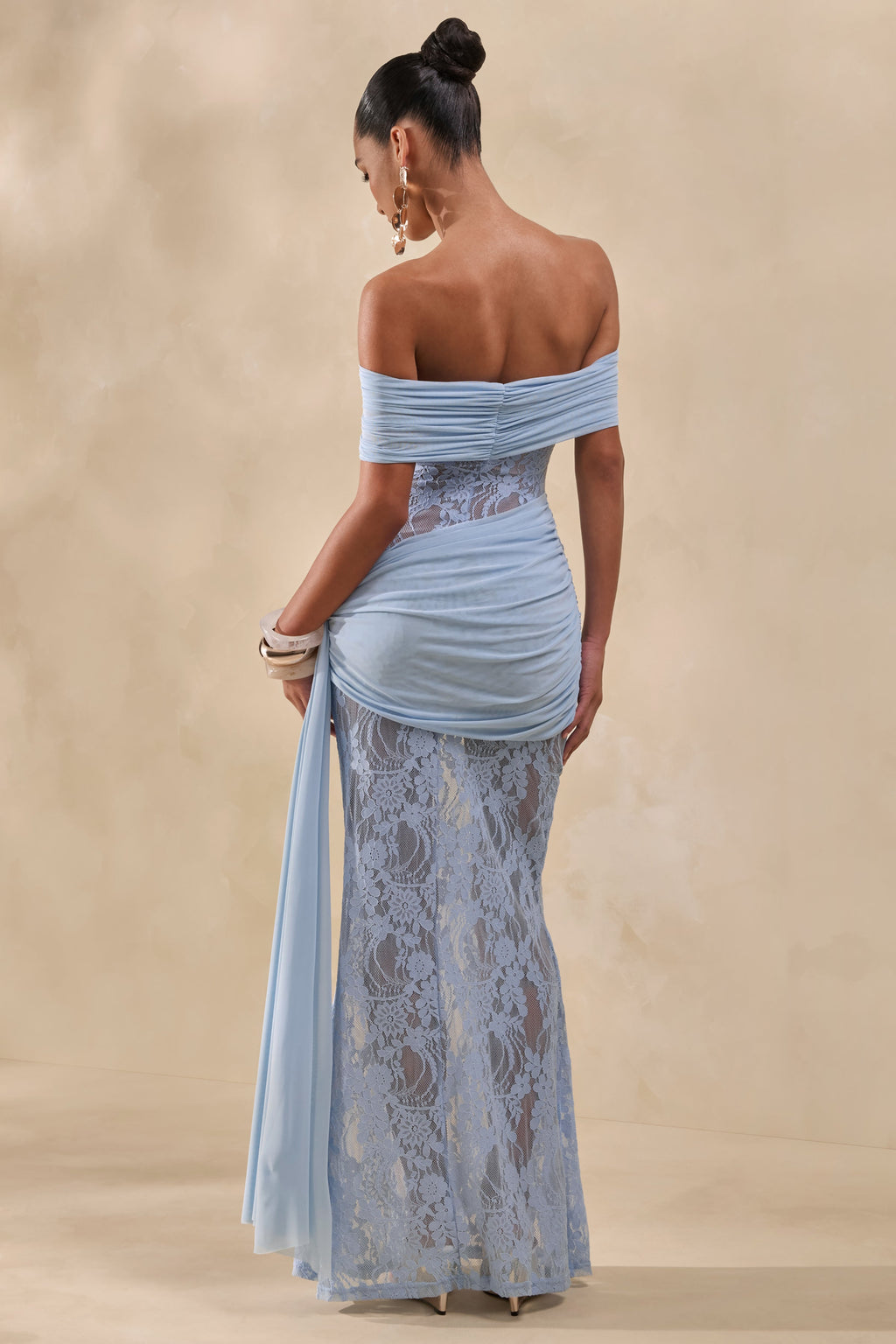 Enavine | Vestido Largo Azul Empolvado De Encaje Con Escote Bardot Y Detalle Fruncido
