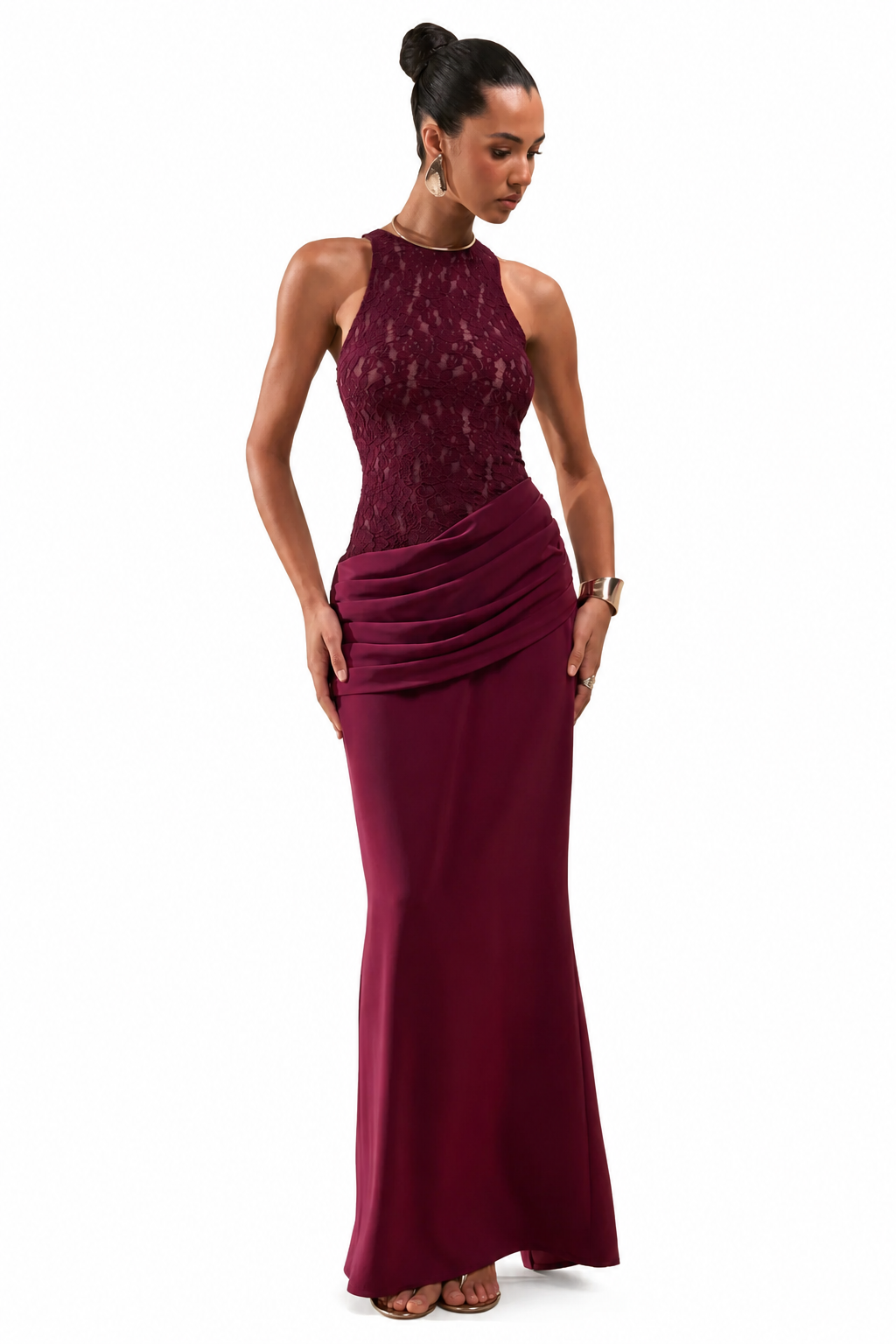 Anthelia | Vestido Largo Burdeos De Encaje Y Satén Con Cuello Racer Y Detalle Drapeado