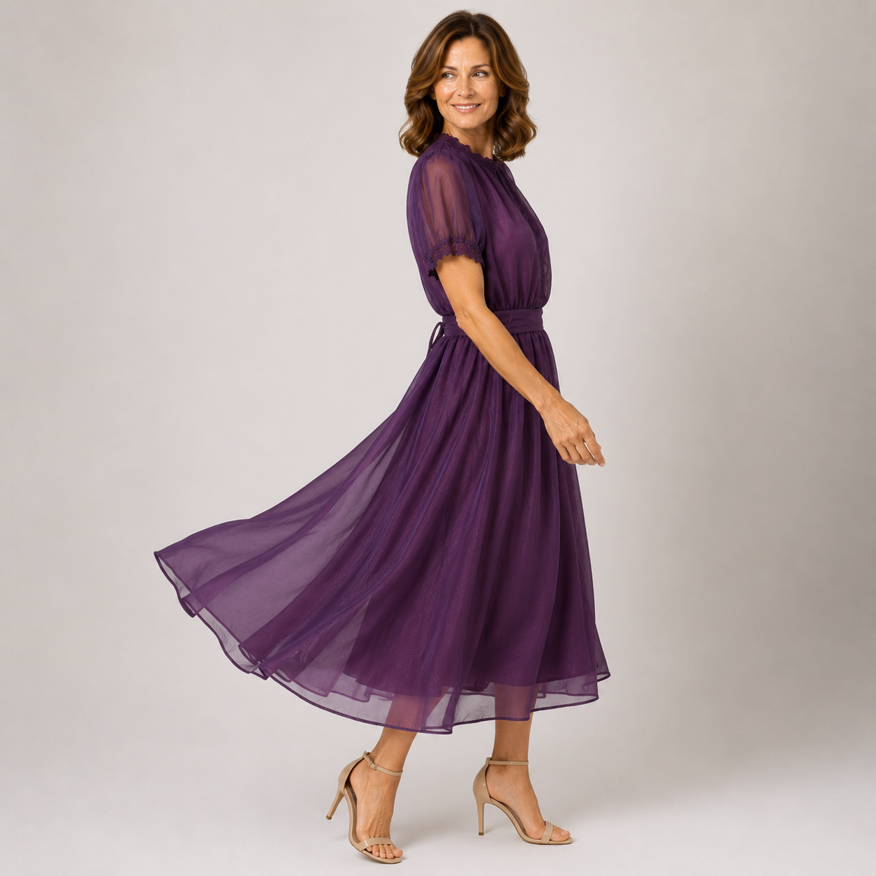 Flavia | Vestido largo con escote de gota y borde de encaje en gasa