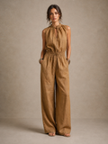 Alejandra | Mono color camel con cuello alto anudado y pernera ancha