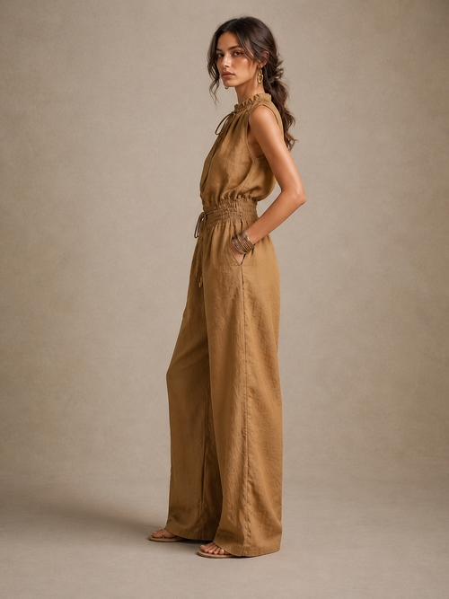 Alejandra | Mono color camel con cuello alto anudado y pernera ancha