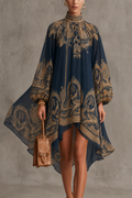 Marina | Minivestido de gasa con estampado barroco, cuello alto y bajo asimétrico en azul marino