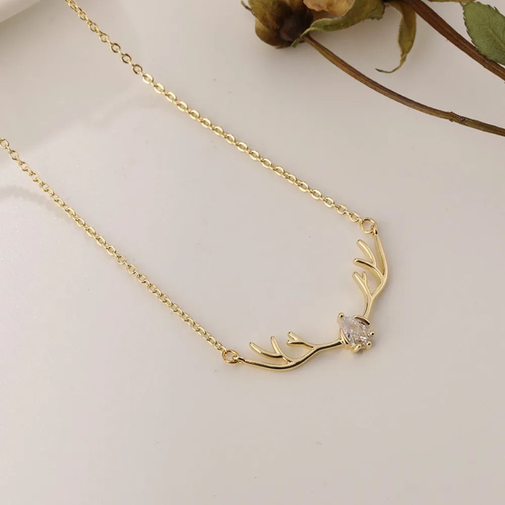 Collar de asta de ciervo con corazón