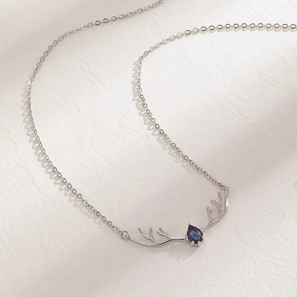 Collar de asta de ciervo con corazón