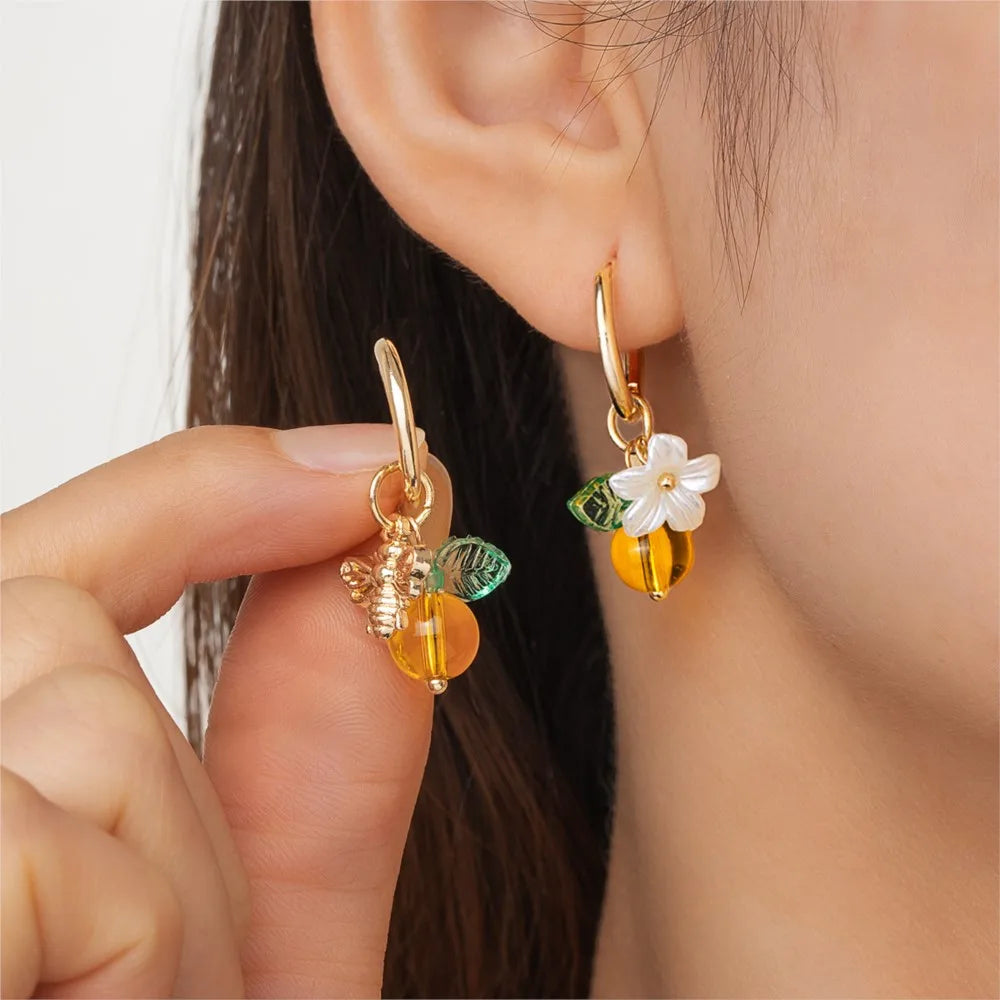 Pendientes de aro con flores y abejas