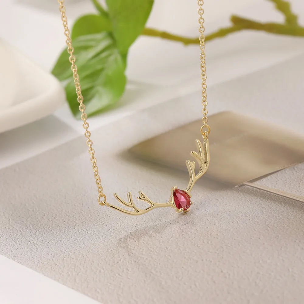 Collar de asta de ciervo con corazón
