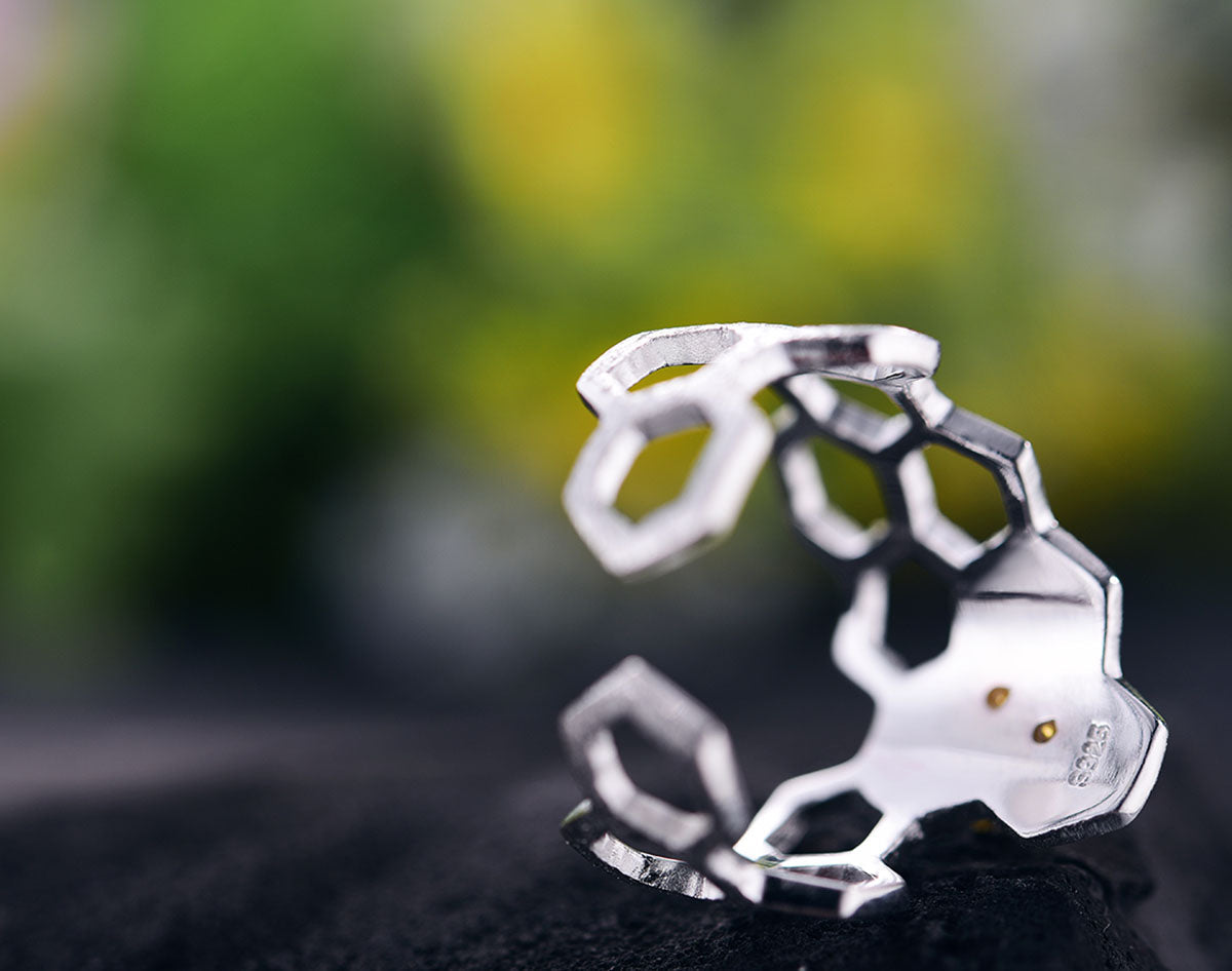 Anillo de panal chapado en oro