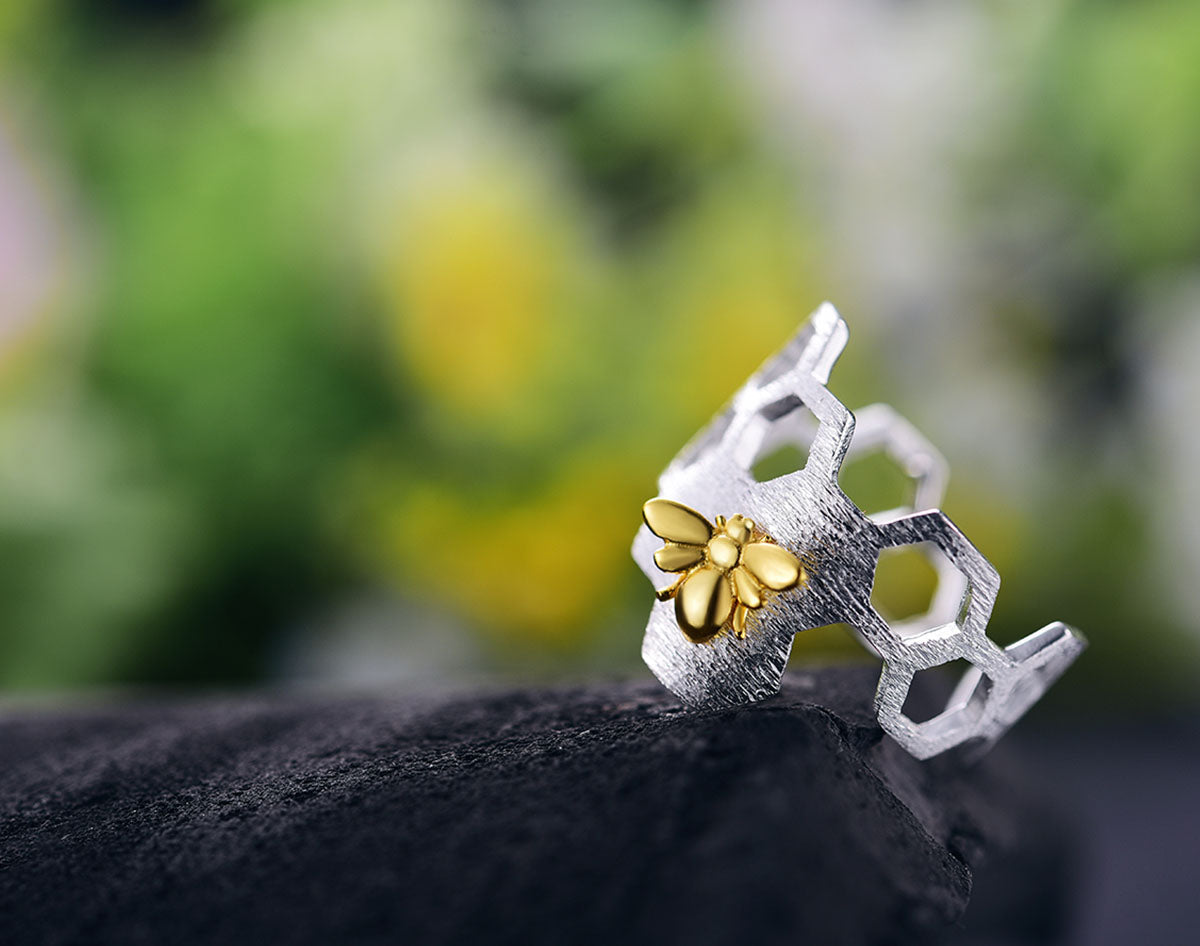 Anillo de panal chapado en oro