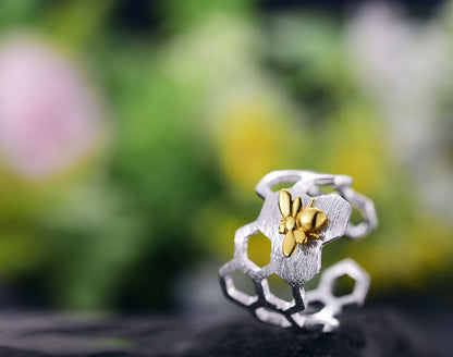Anillo de panal chapado en oro